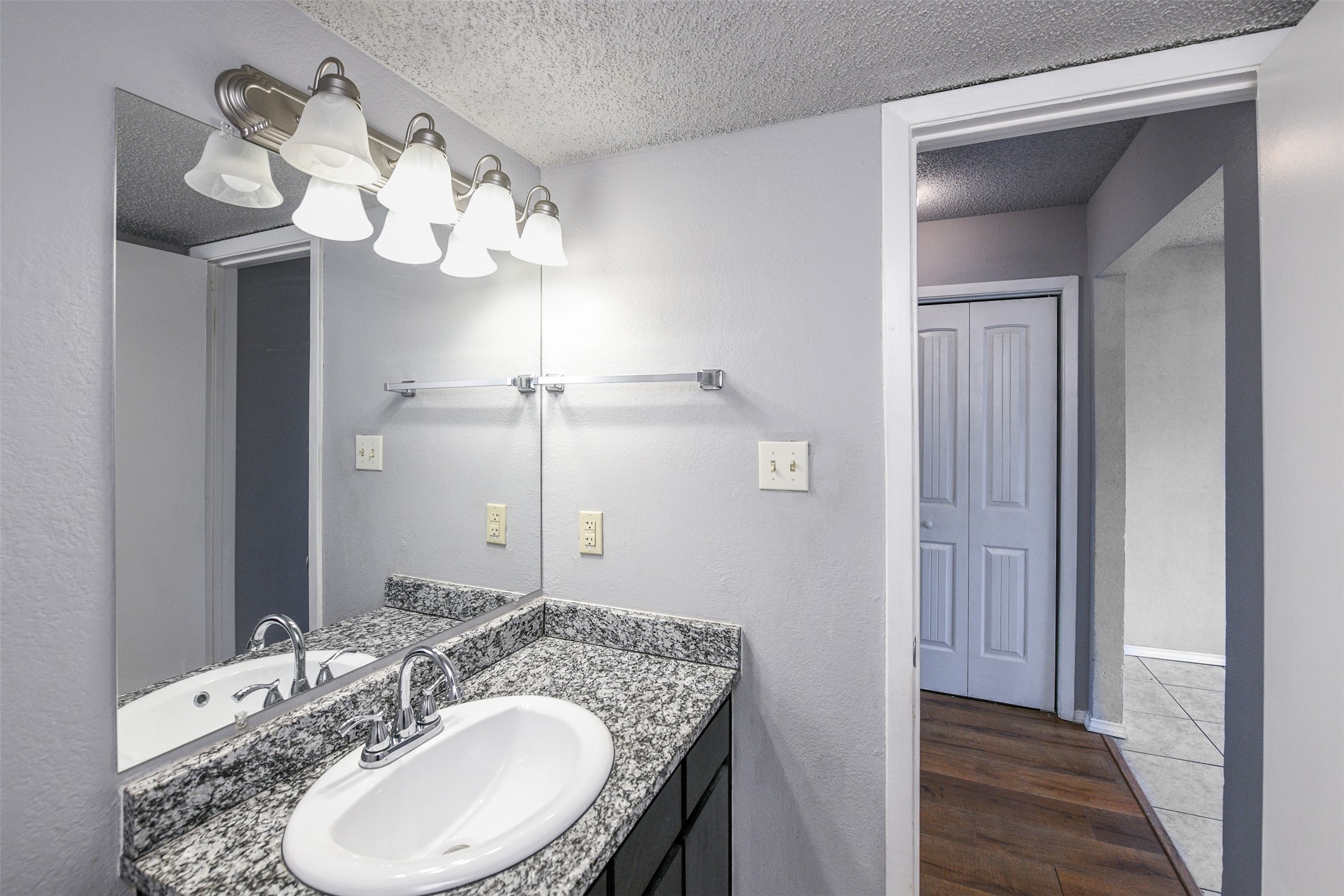 2017 Paisley Drive Arlington TX 76015