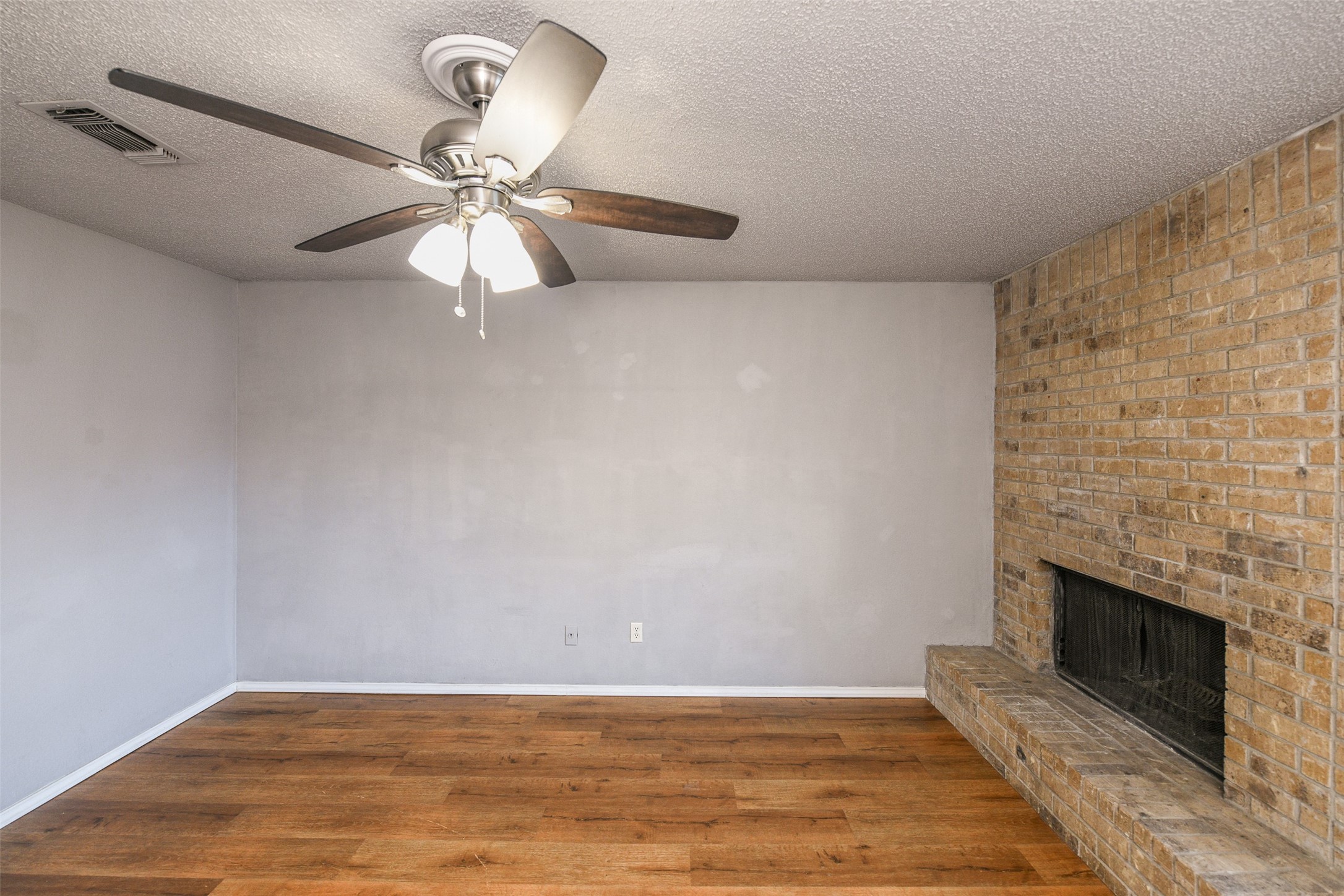 2017 Paisley Drive Arlington TX 76015