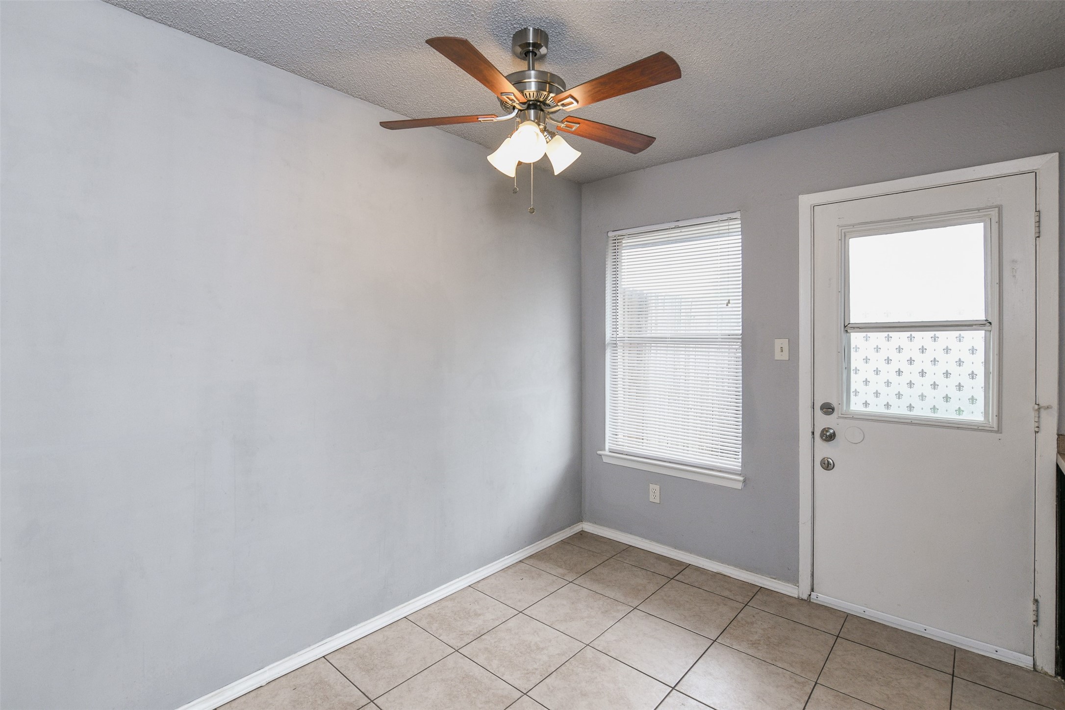 2017 Paisley Drive Arlington TX 76015