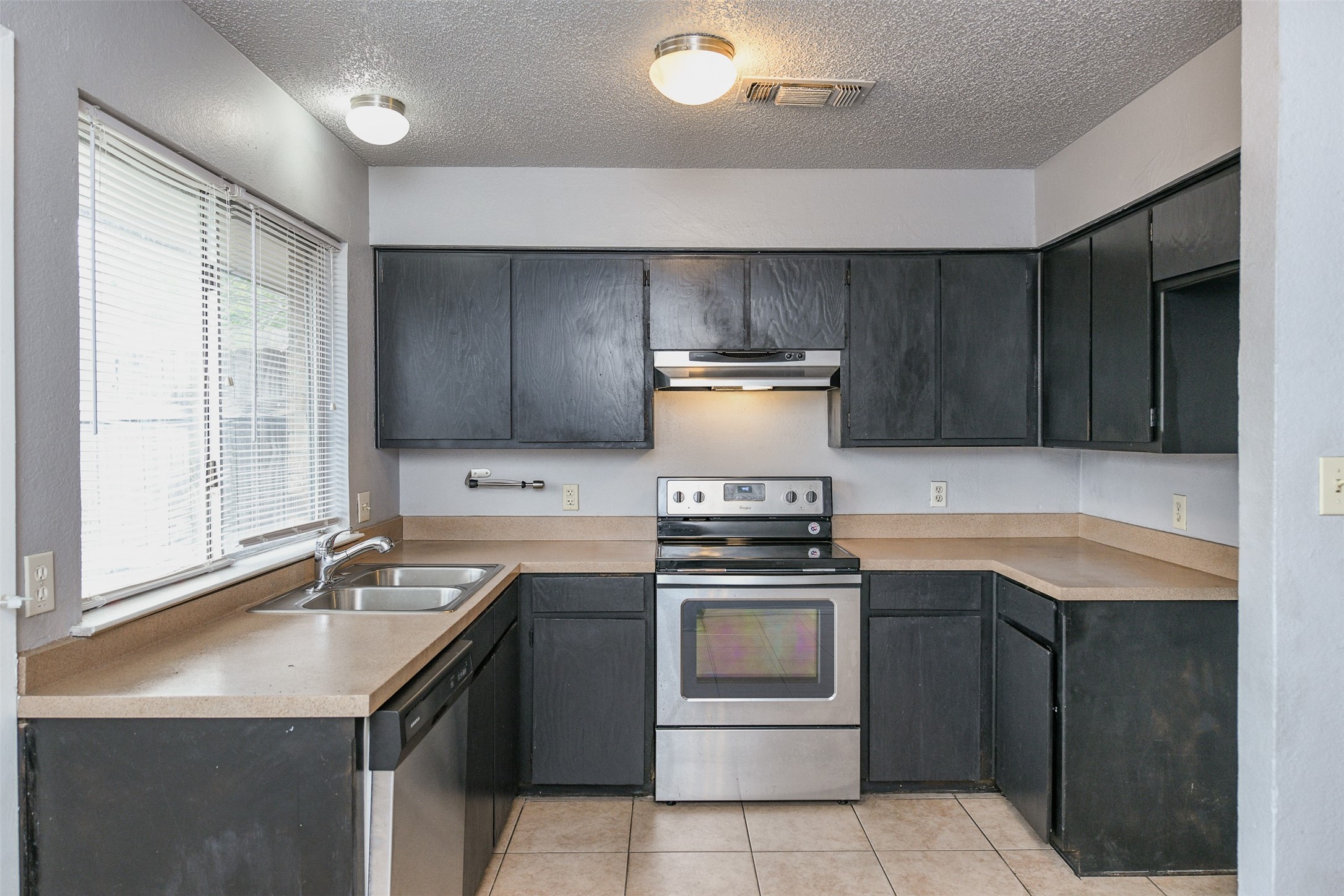 2017 Paisley Drive Arlington TX 76015