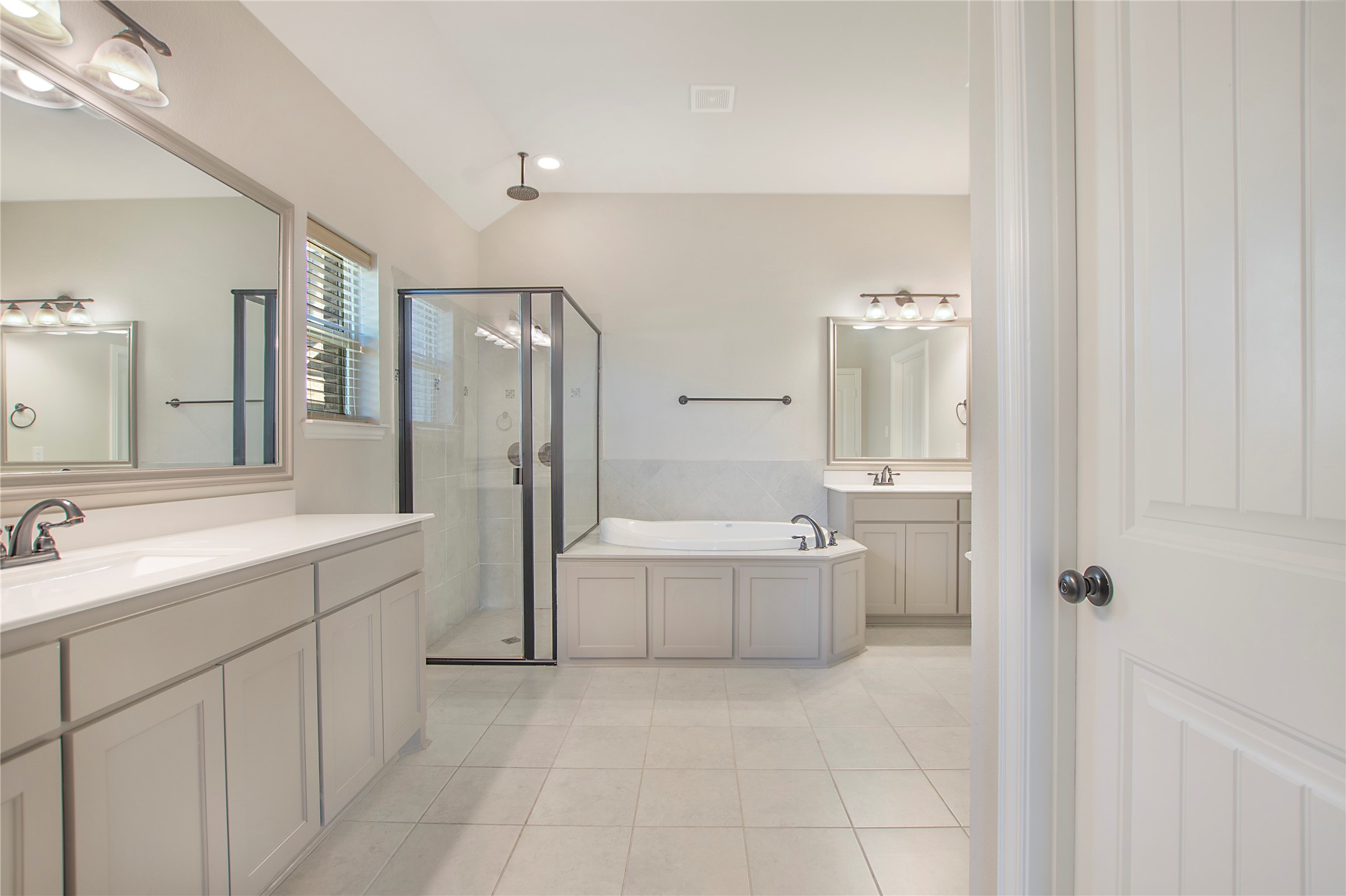 2811 Diamond Ridge Drive Arlington TX 76001