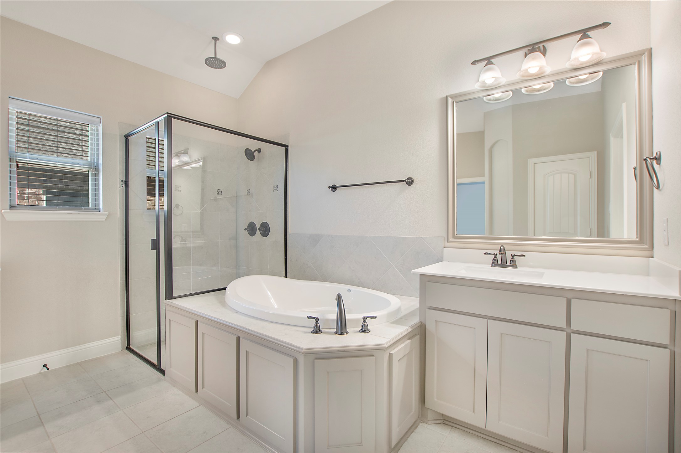 2811 Diamond Ridge Drive Arlington TX 76001