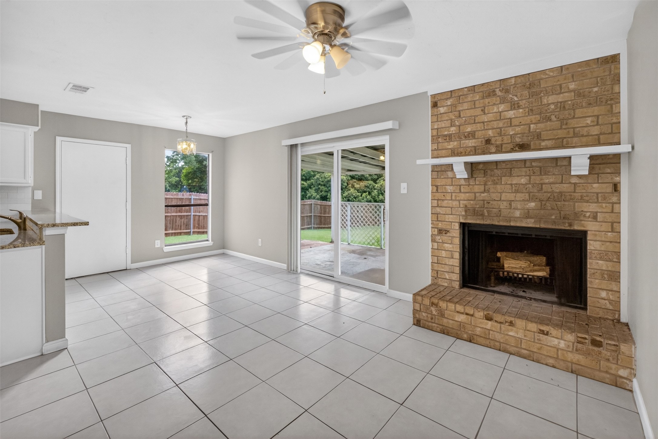 2219 Foxcroft Lane Arlington TX 76014