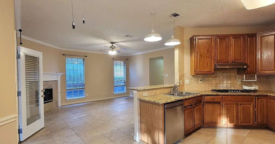 9807 Sunrise Court Irving TX 75063
