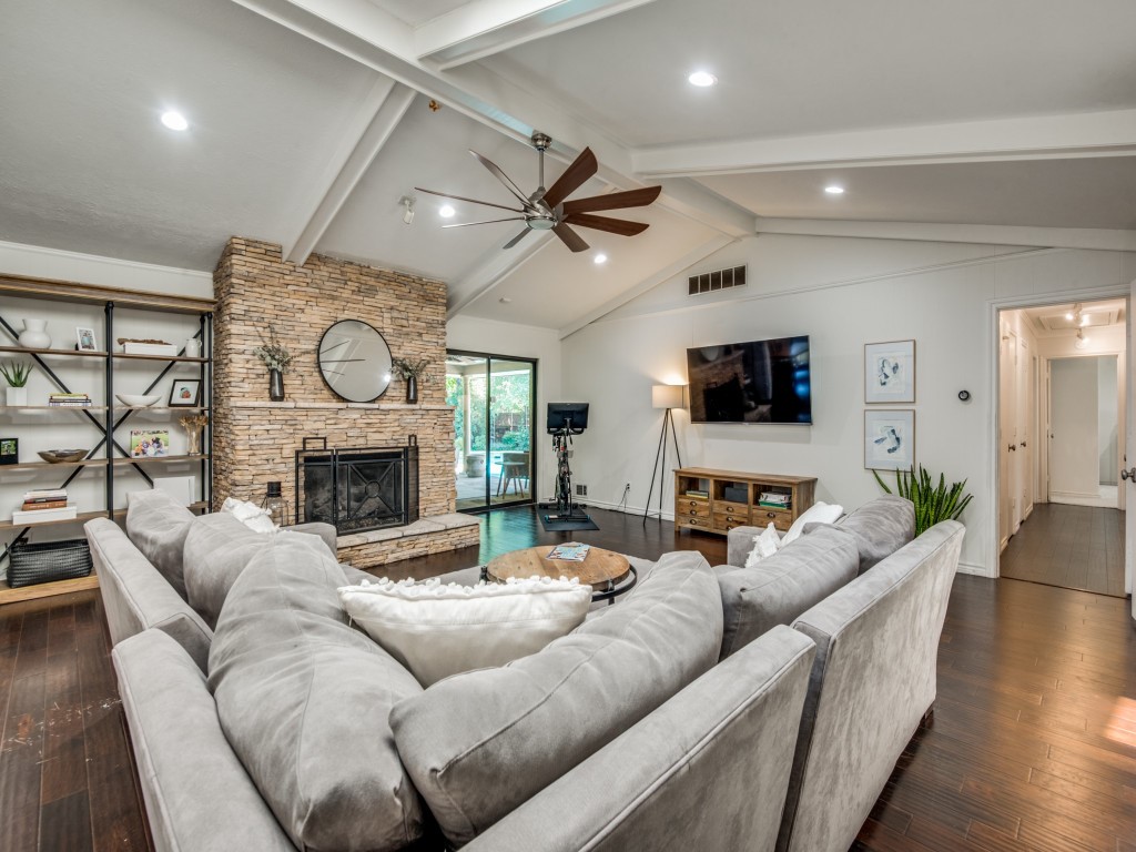 3709 Peter Pan Drive Dallas TX 75229