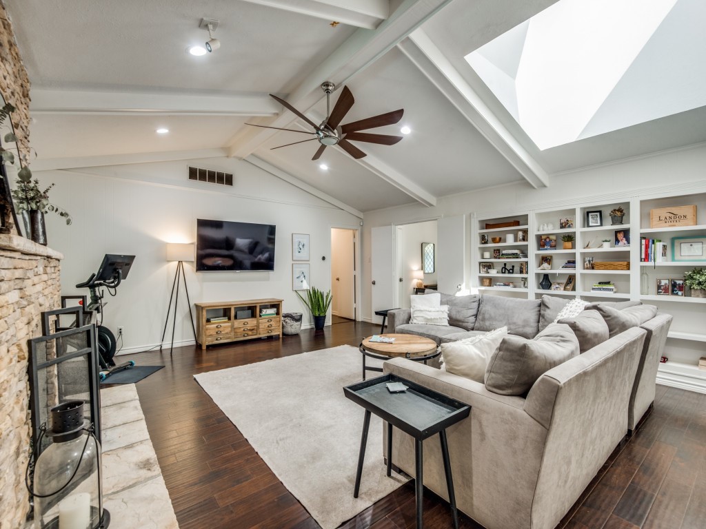 3709 Peter Pan Drive Dallas TX 75229