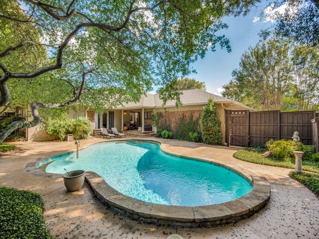 3709 Peter Pan Drive Dallas TX 75229