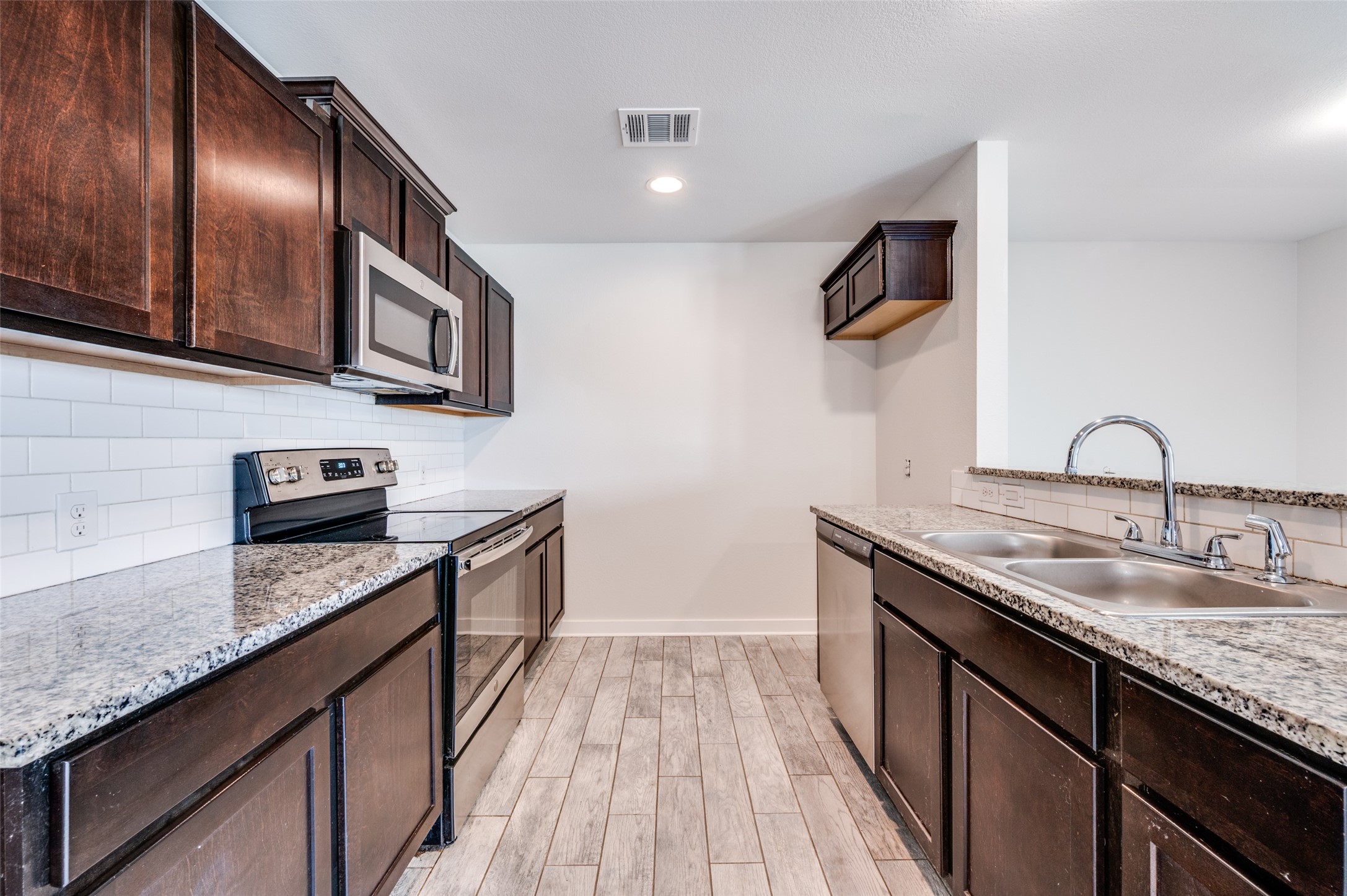 612 N 6th Gunter TX 75058