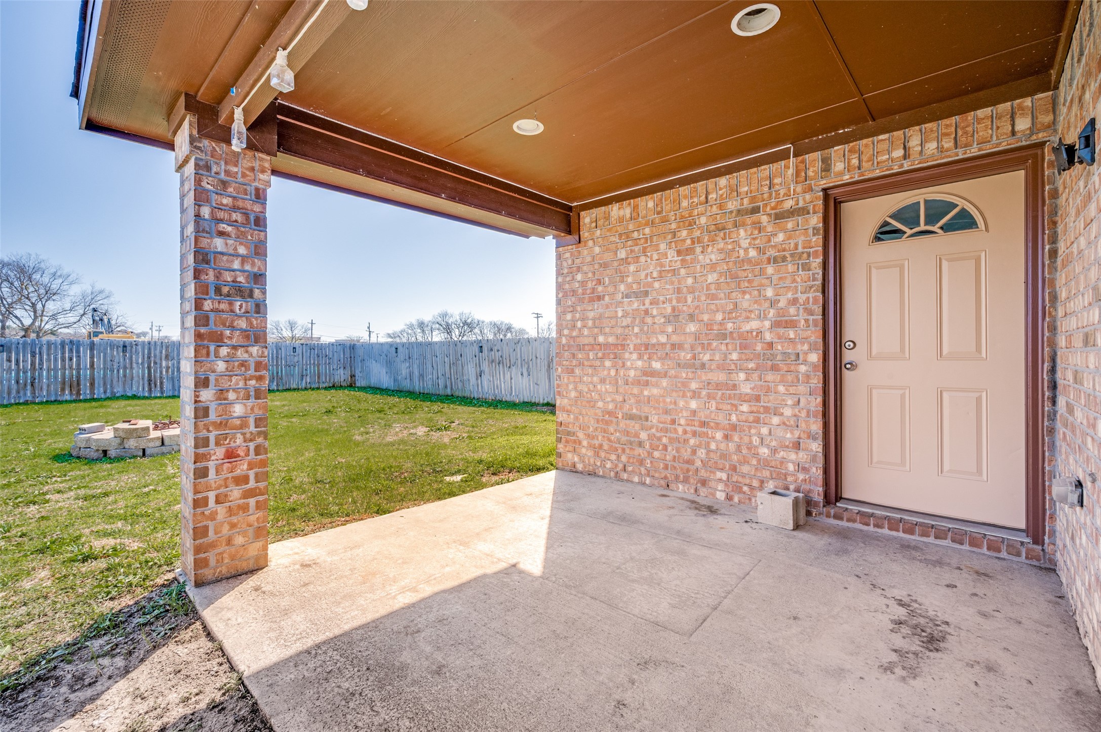 612 N 6th Gunter TX 75058