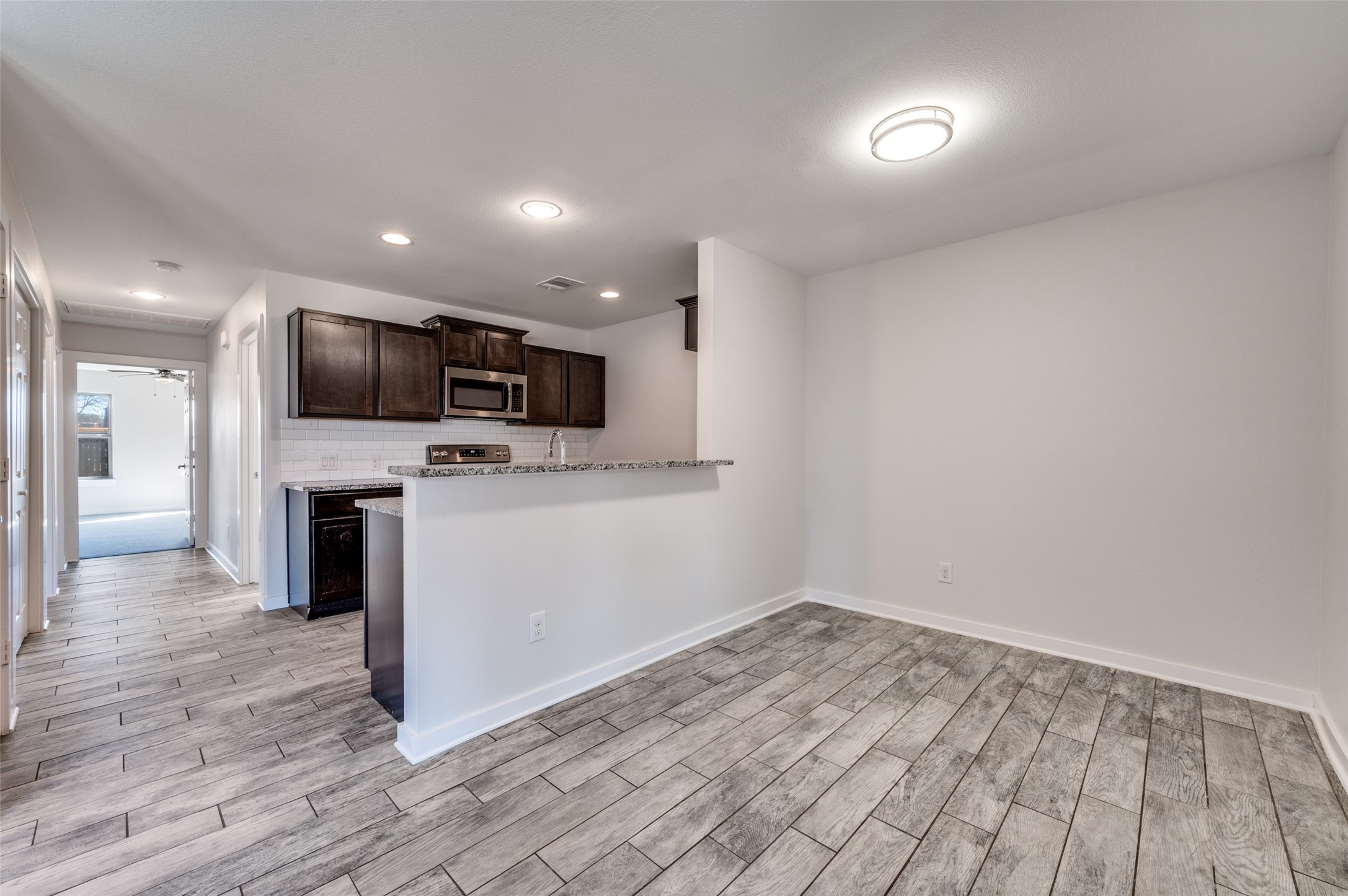 612 N 6th Gunter TX 75058