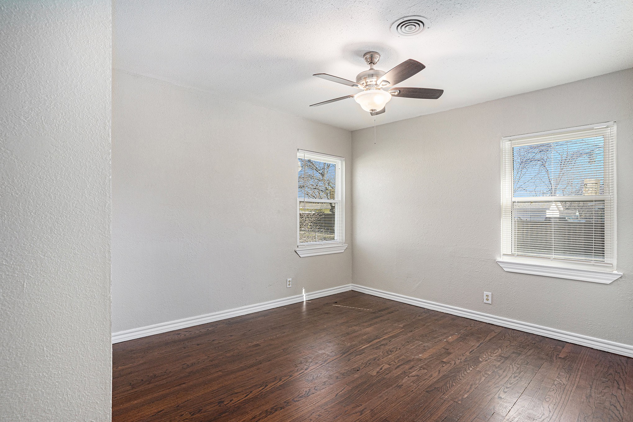 2009 Cloverdale Street Arlington TX 76010