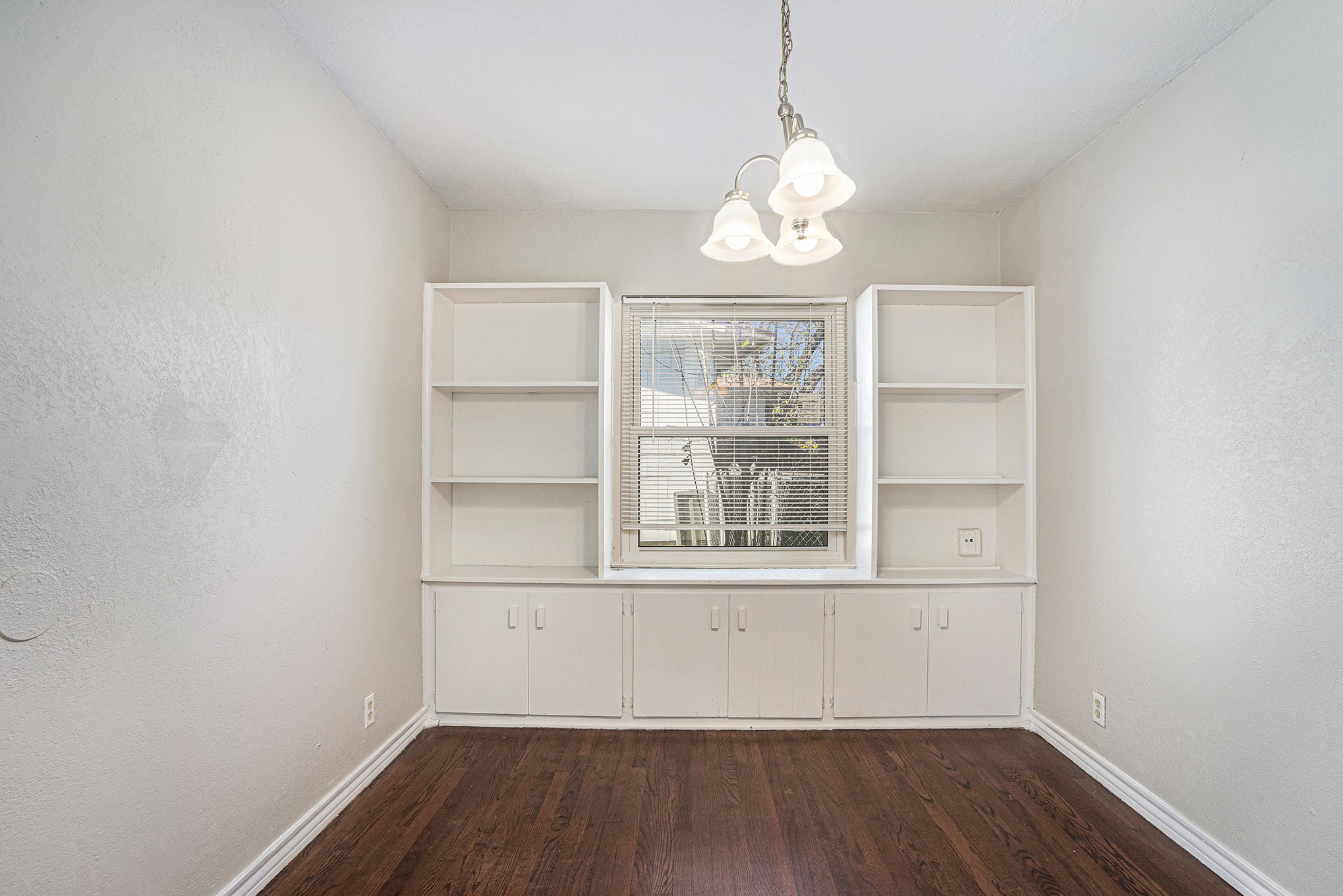 2009 Cloverdale Street Arlington TX 76010