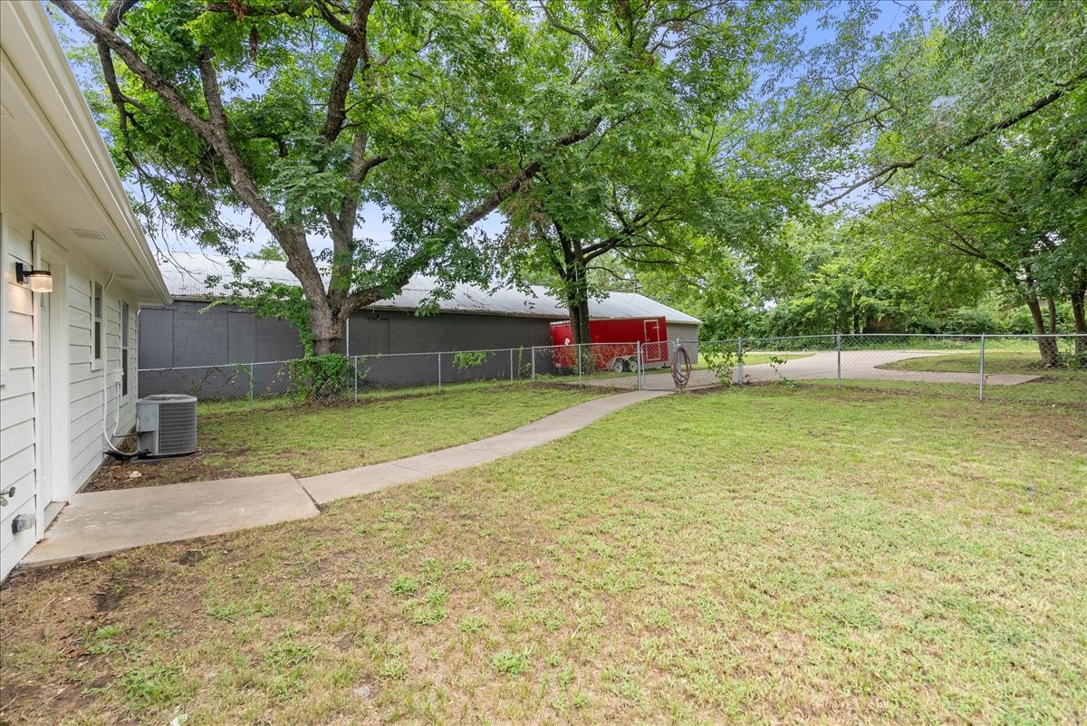 404 W Day Street Denison TX 75020