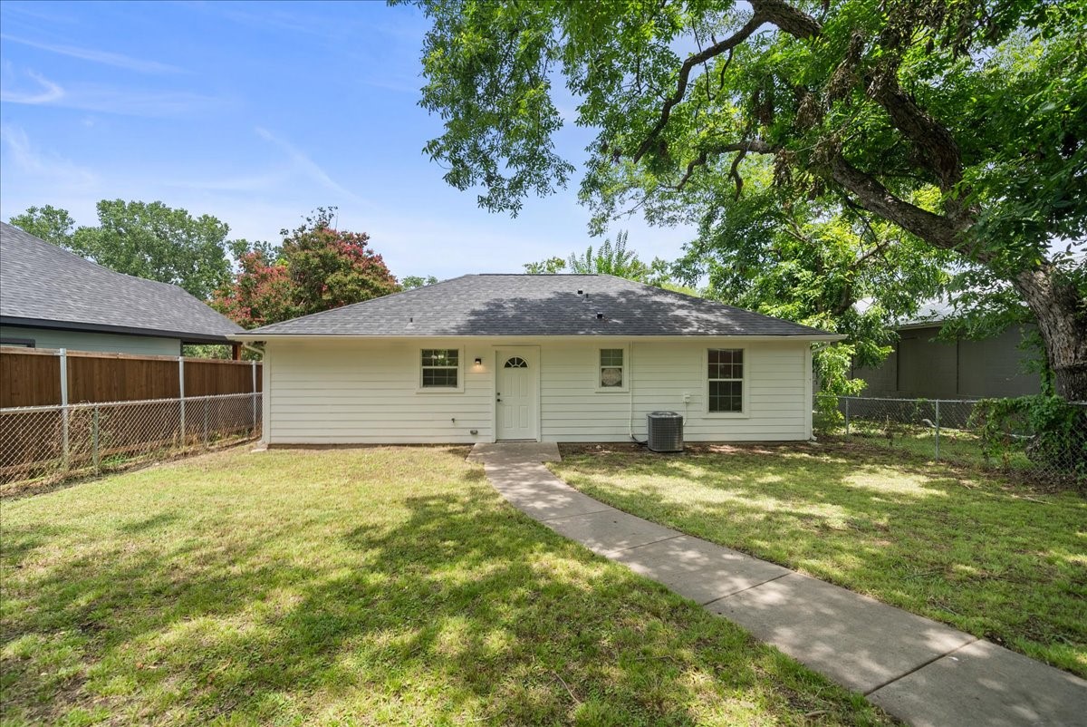 404 W Day Street Denison TX 75020