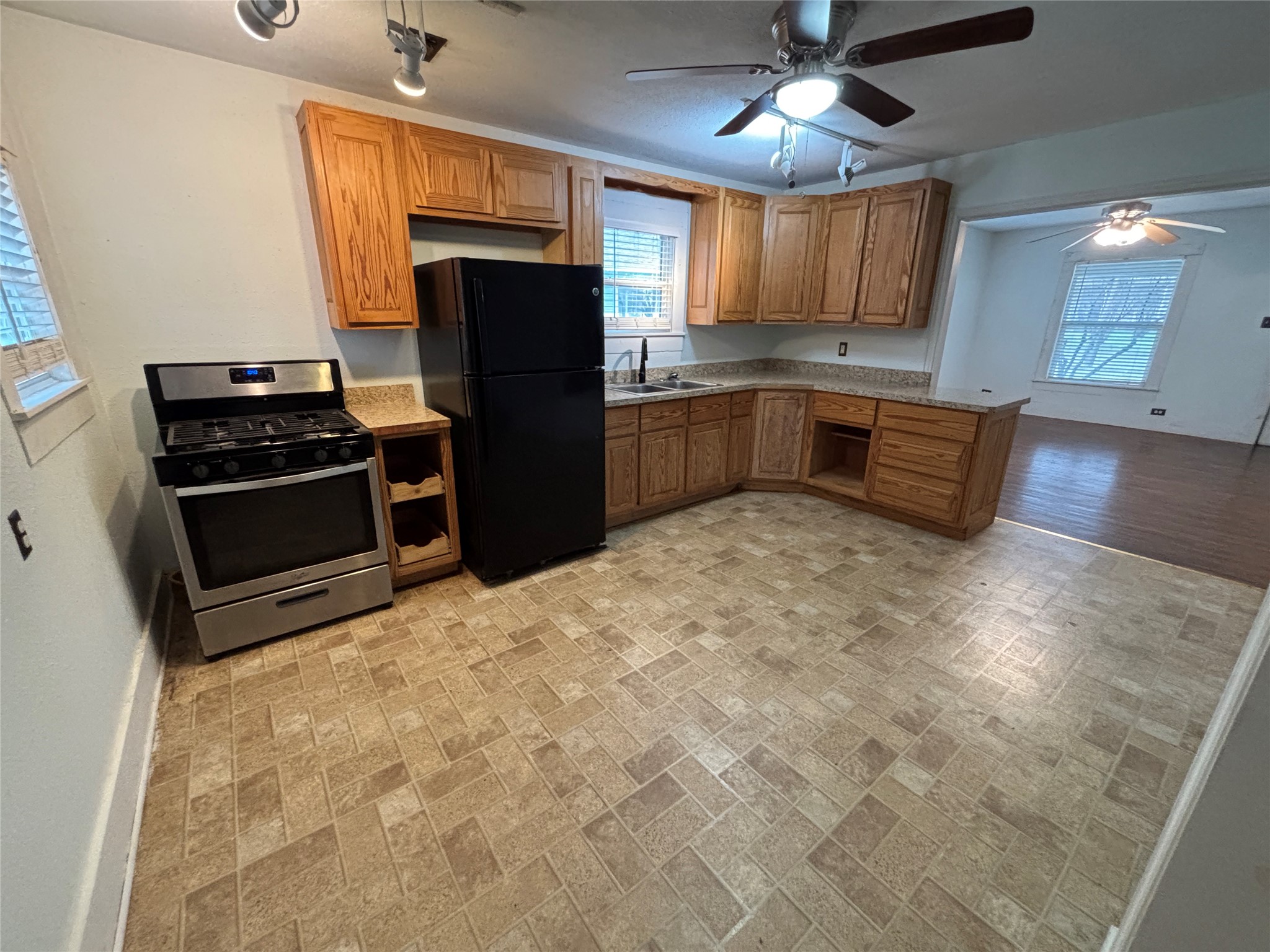 909 W Wardville Street Cleburne TX 76033