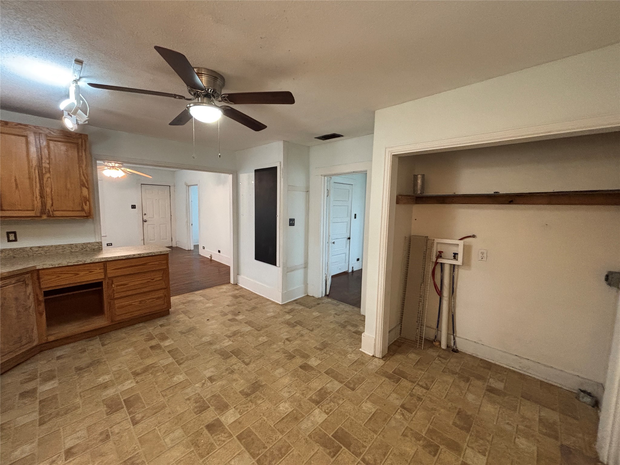 909 W Wardville Street Cleburne TX 76033