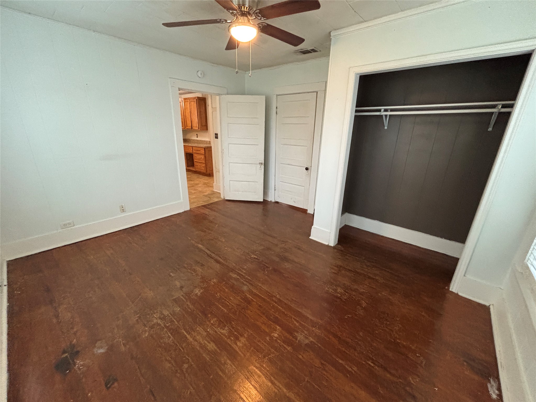 909 W Wardville Street Cleburne TX 76033