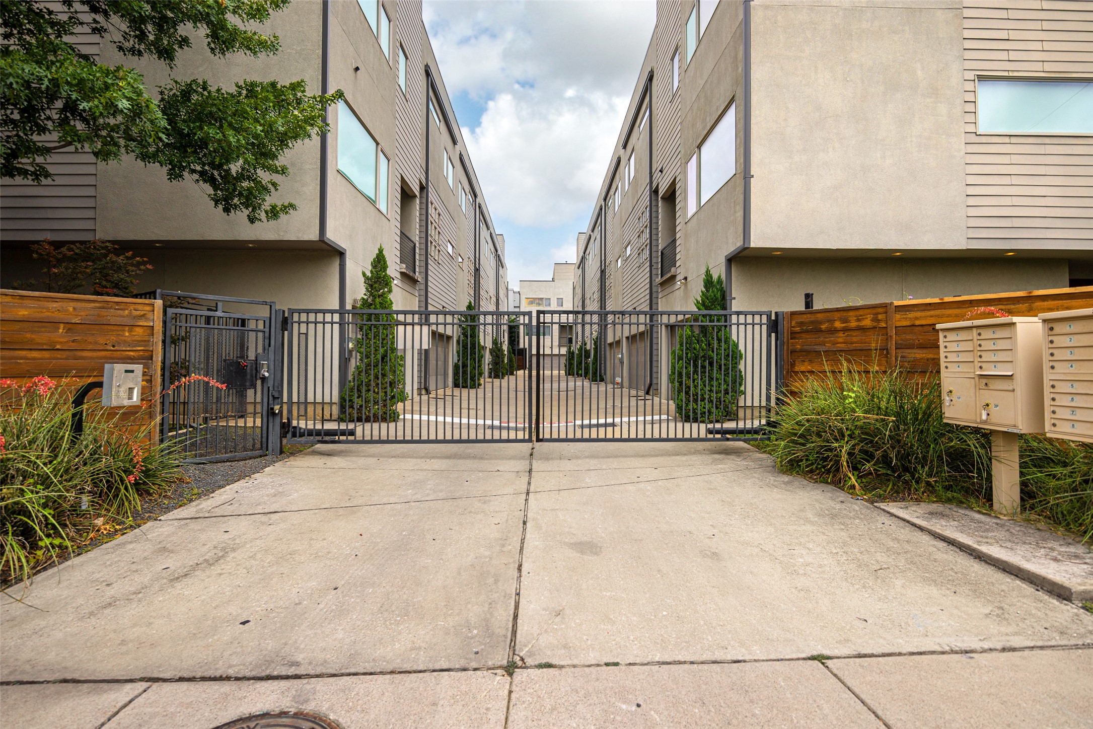 4616 Steel Street Dallas TX 75219