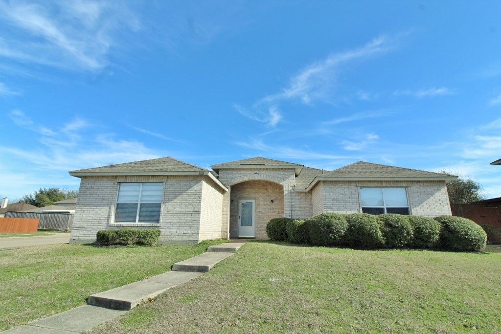 300 Rosewood Lane Cedar Hill TX 75104