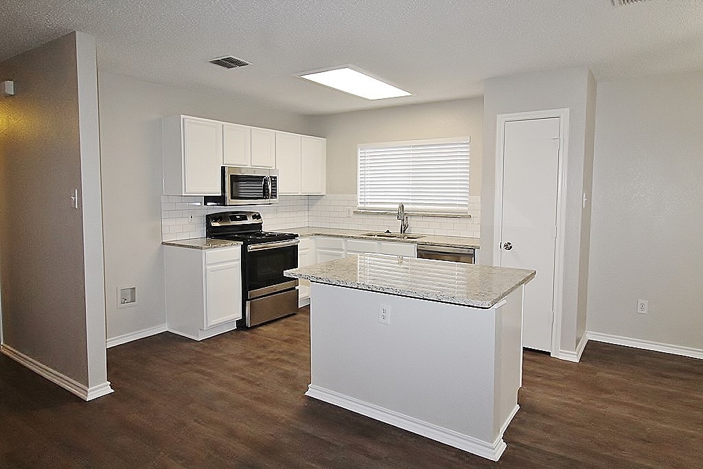300 Rosewood Lane Cedar Hill TX 75104