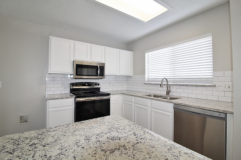 300 Rosewood Lane Cedar Hill TX 75104