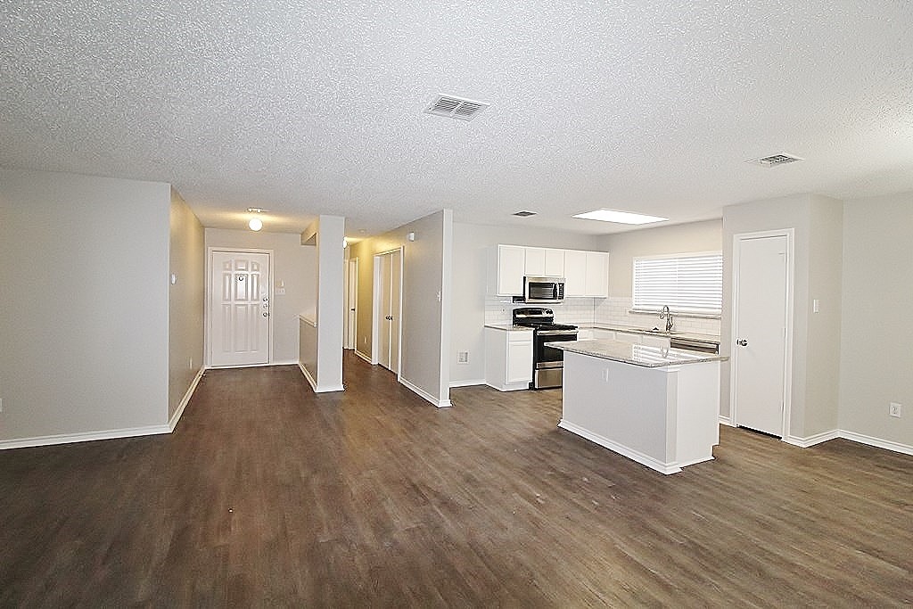 300 Rosewood Lane Cedar Hill TX 75104