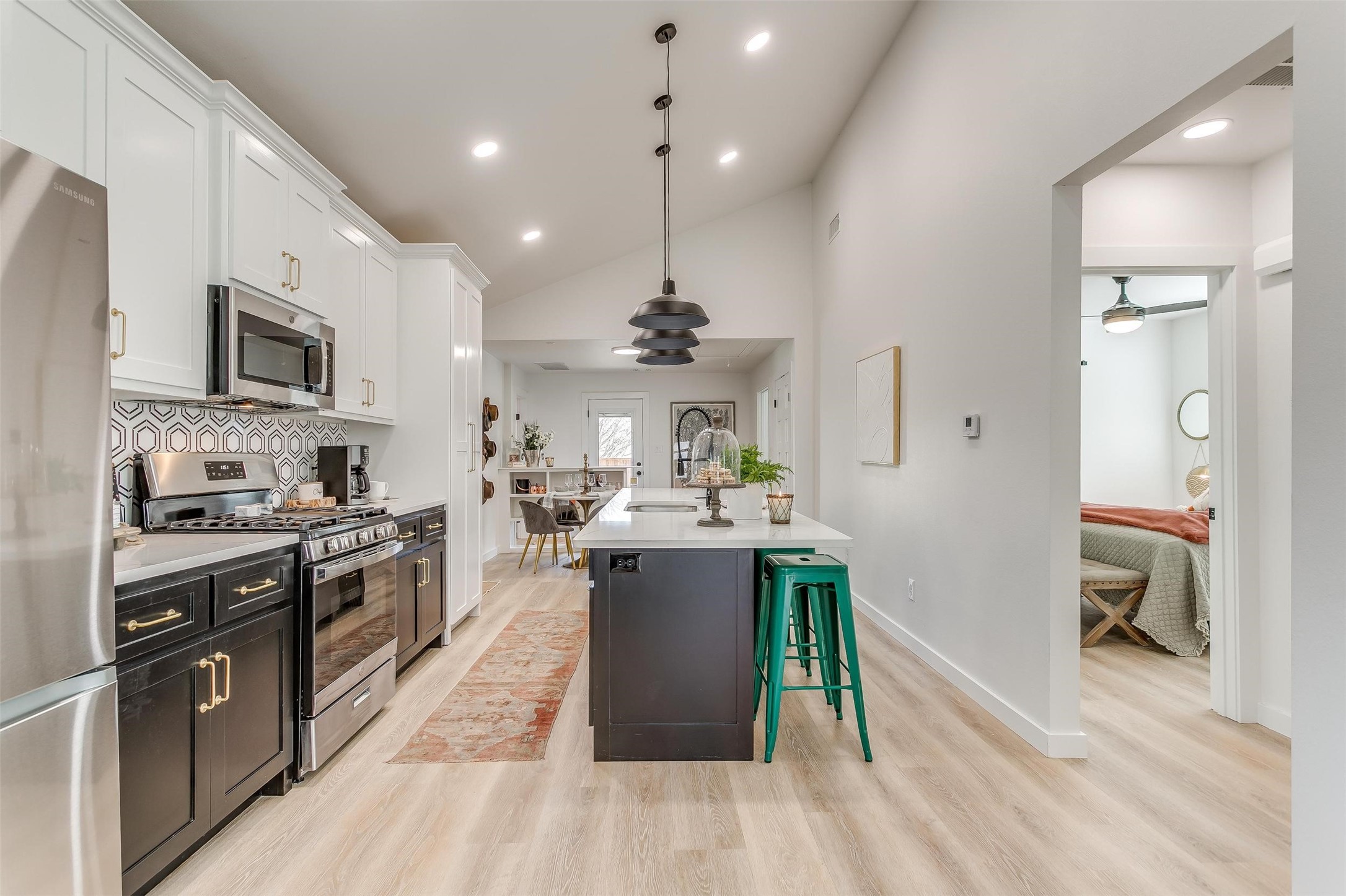 323 S Hannaford Street Granbury TX 76048