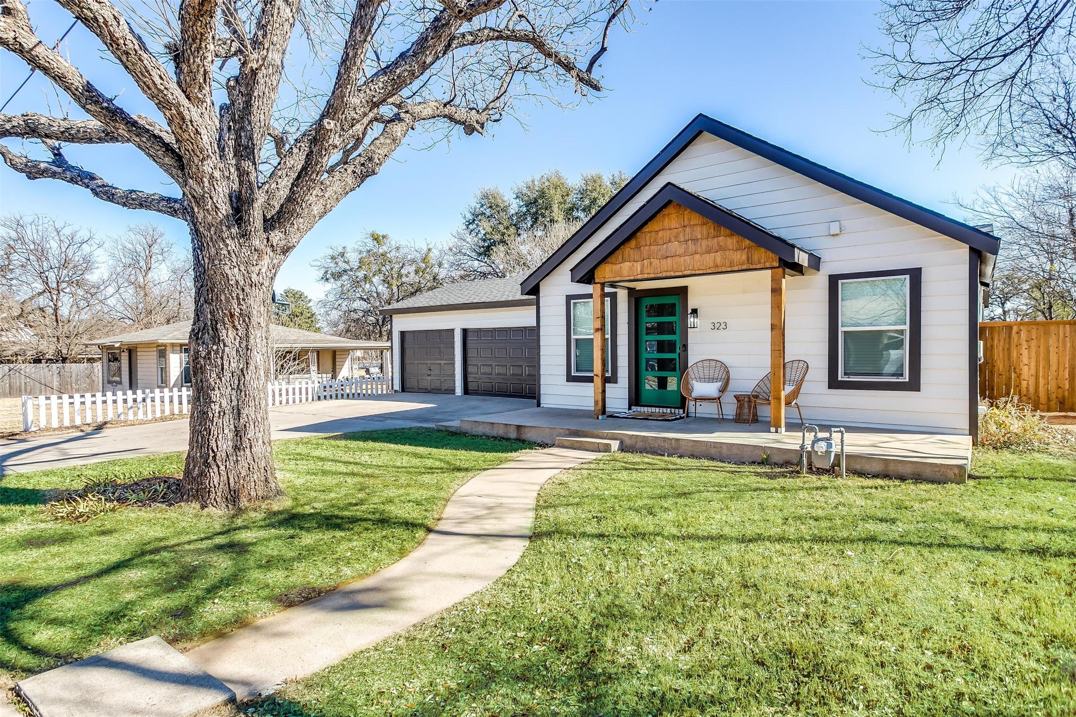 323 S Hannaford Street Granbury TX 76048