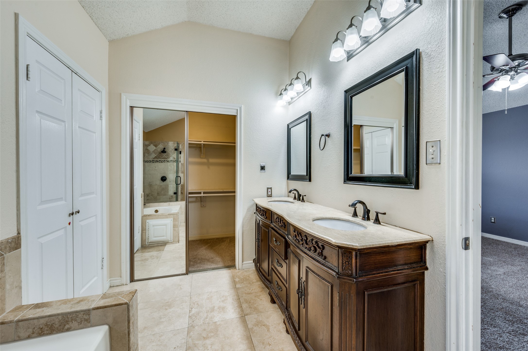 804 Santa Fe Trail Irving TX 75063