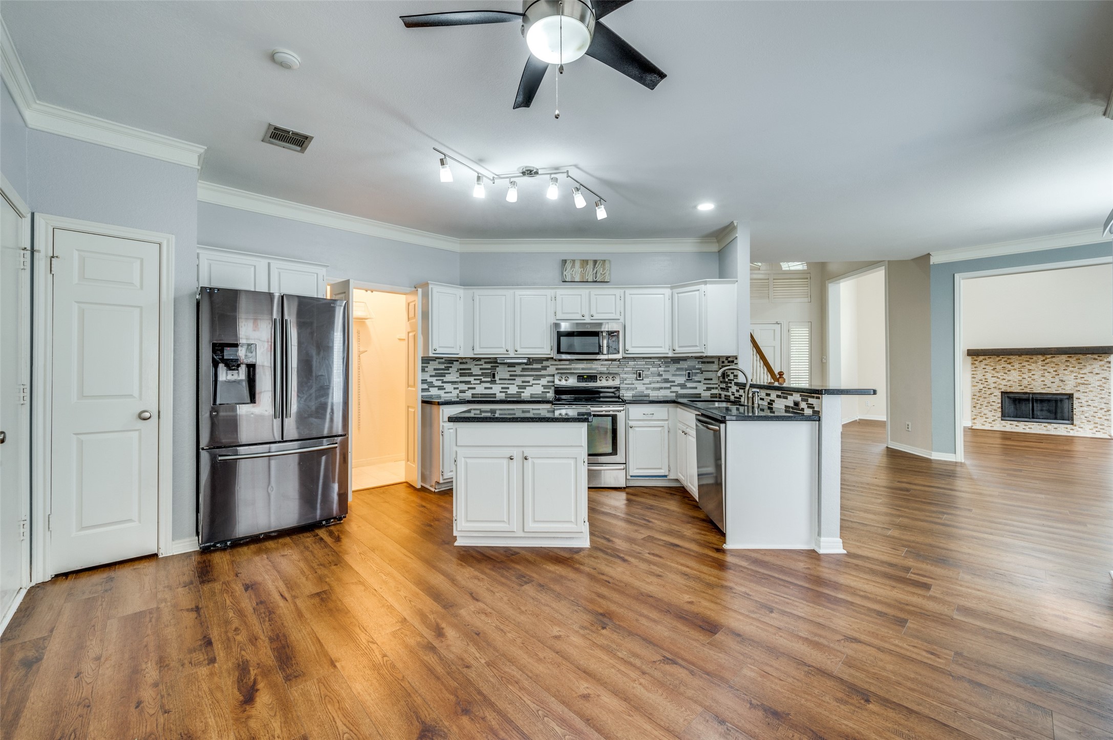 804 Santa Fe Trail Irving TX 75063