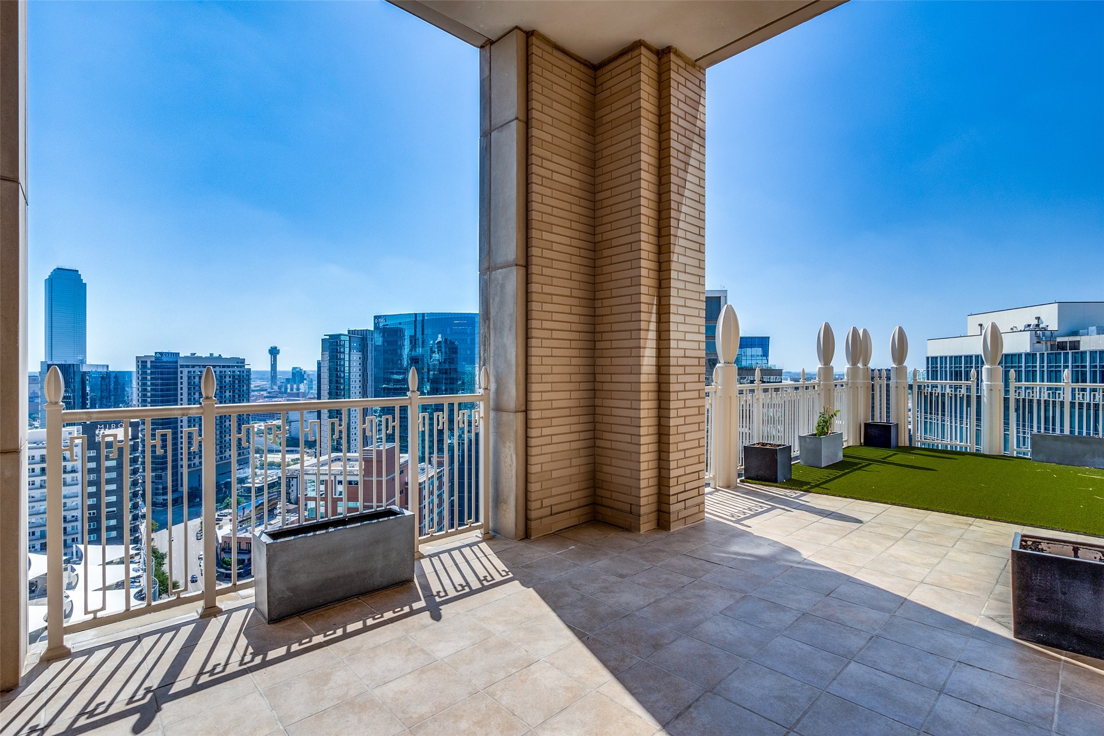 2555 N Pearl Street Dallas TX 75201