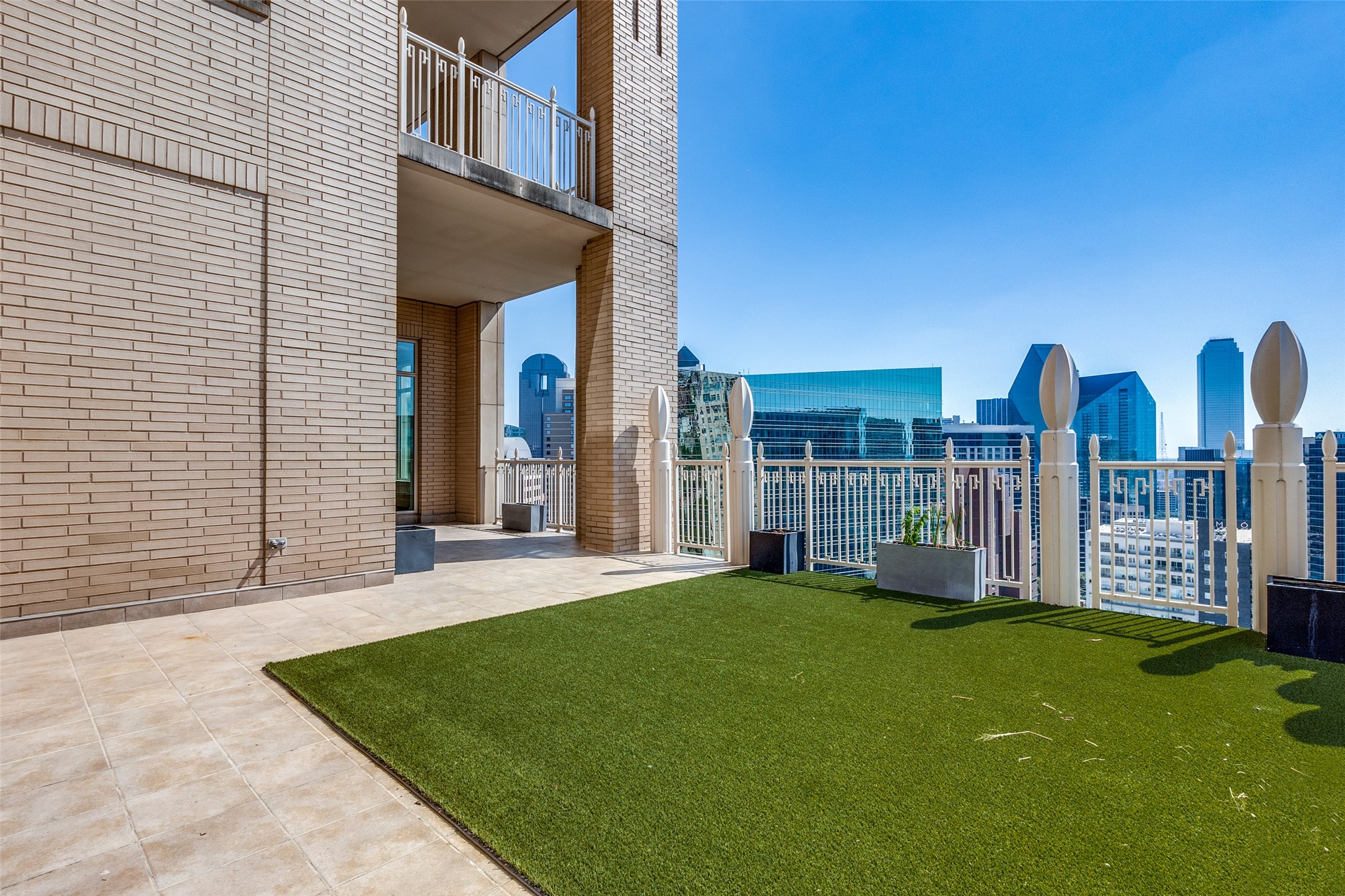 2555 N Pearl Street Dallas TX 75201