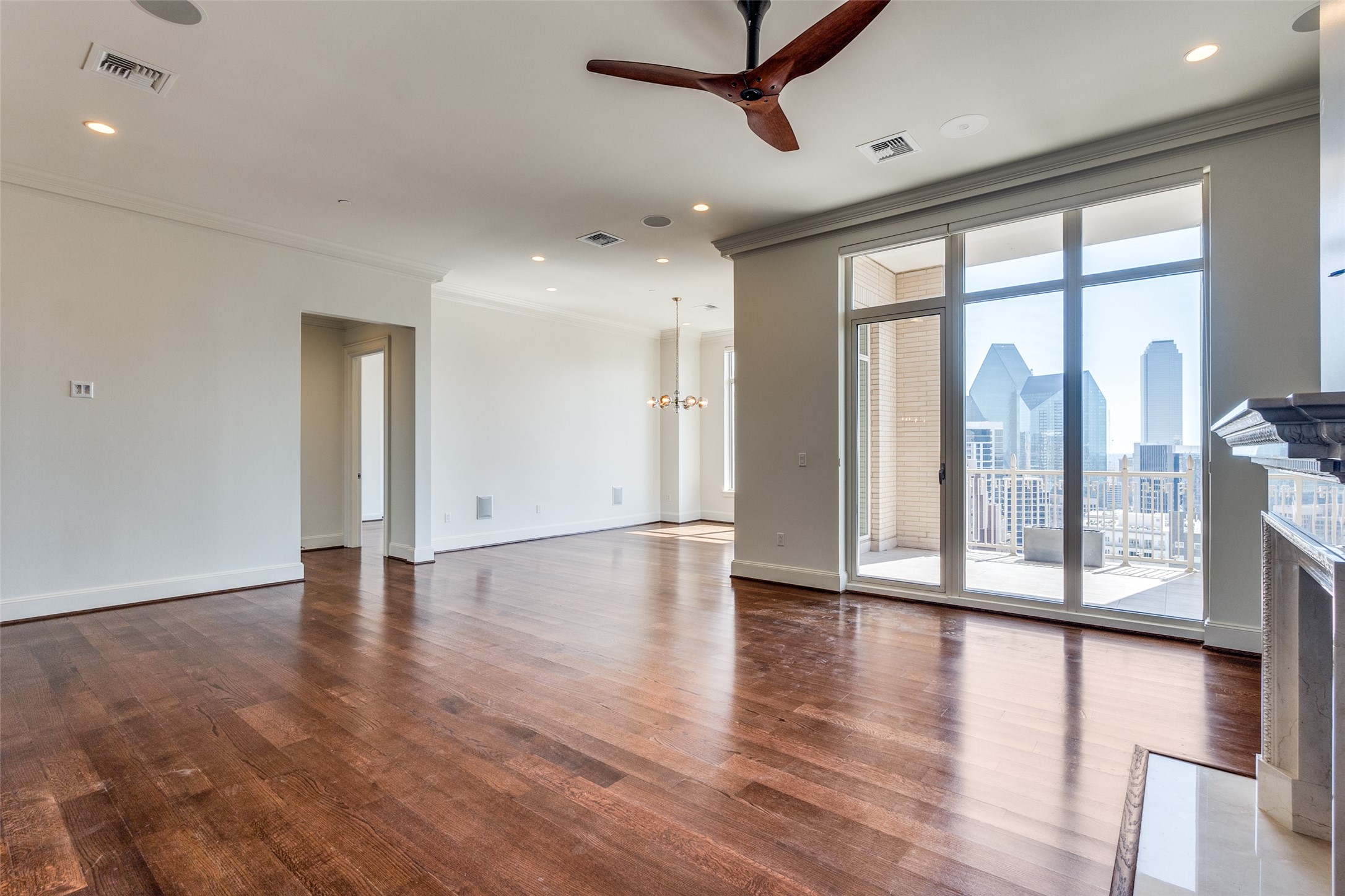 2555 N Pearl Street Dallas TX 75201
