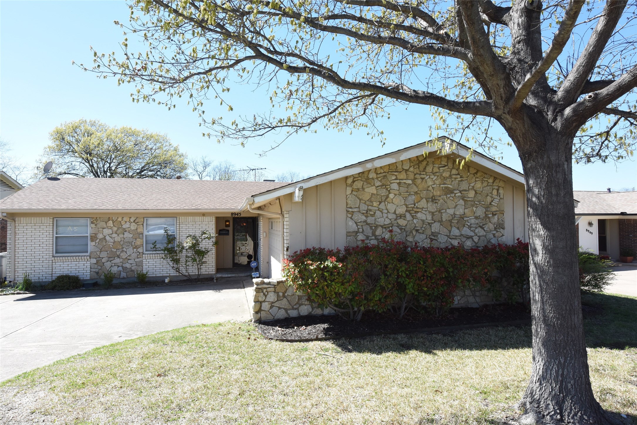 8945 Flicker Lane Dallas TX 75238
