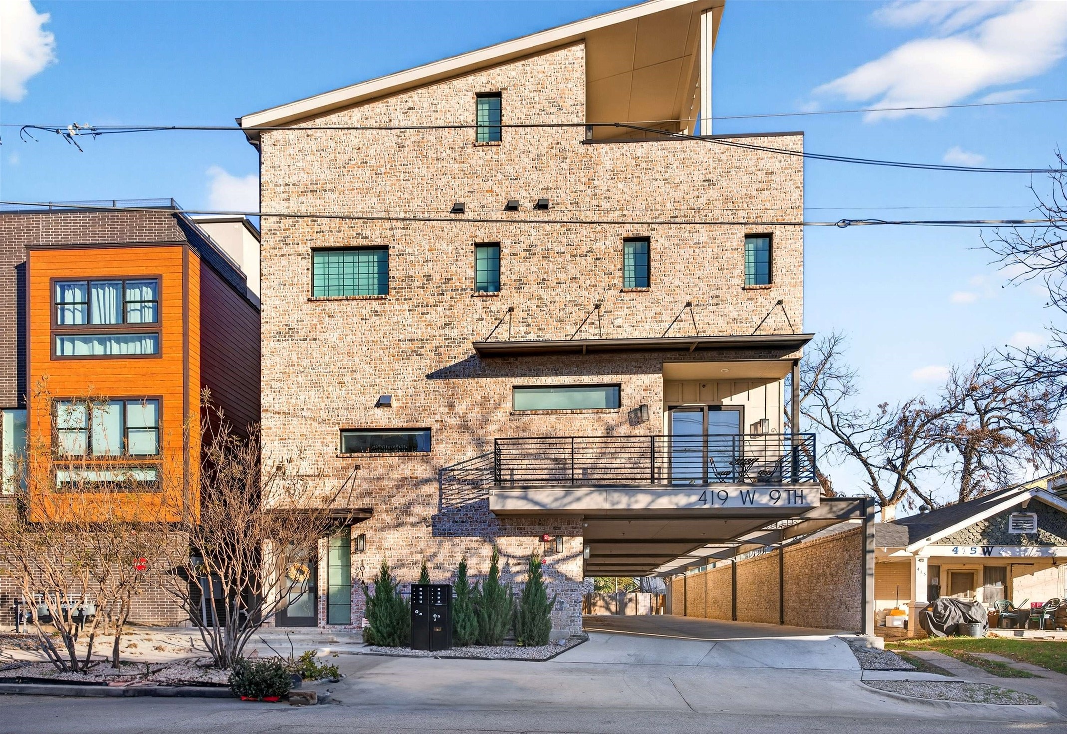 419 W 9th Street Dallas TX 75208