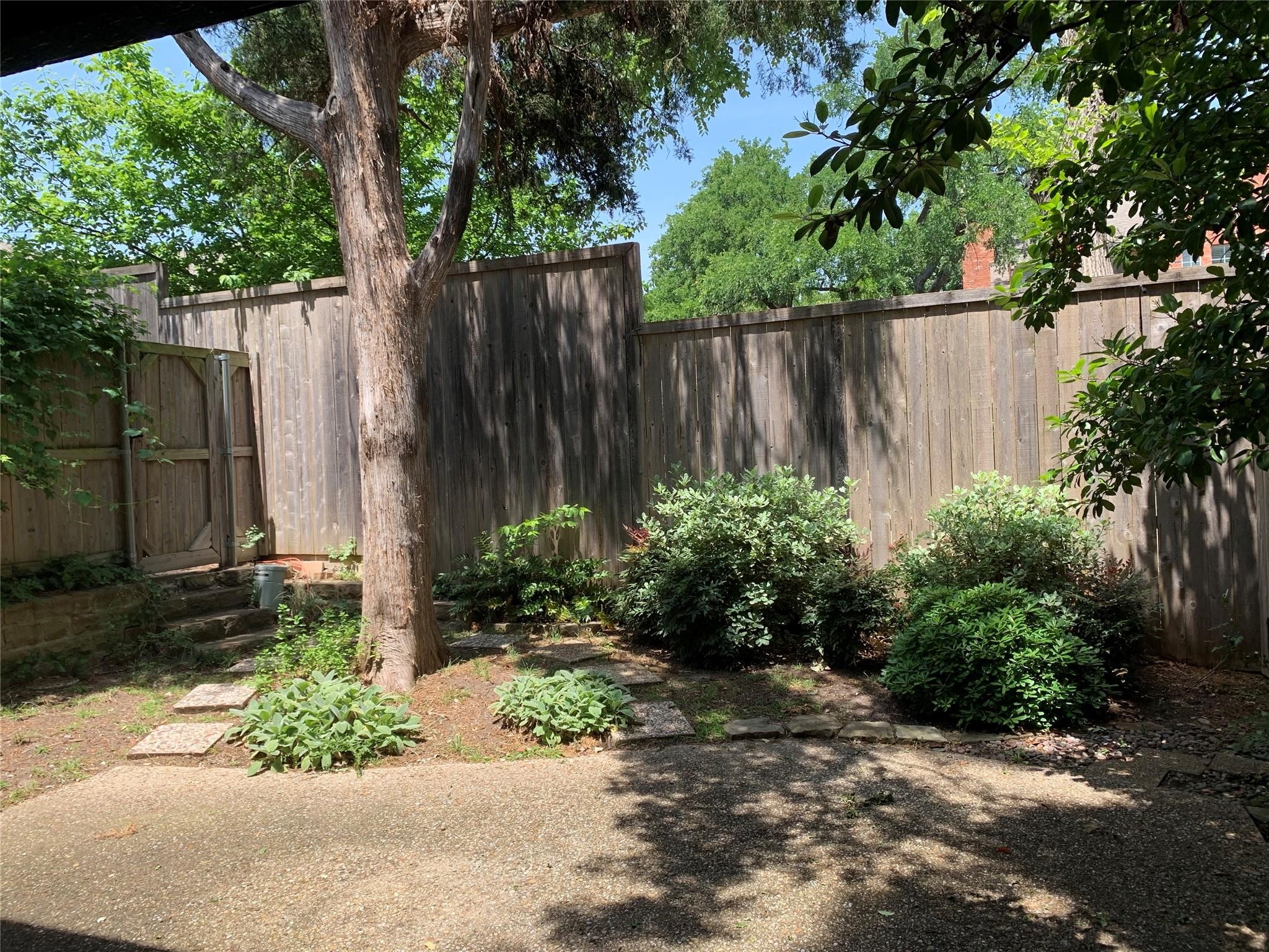 6949 Helsem Way Dallas TX 75230