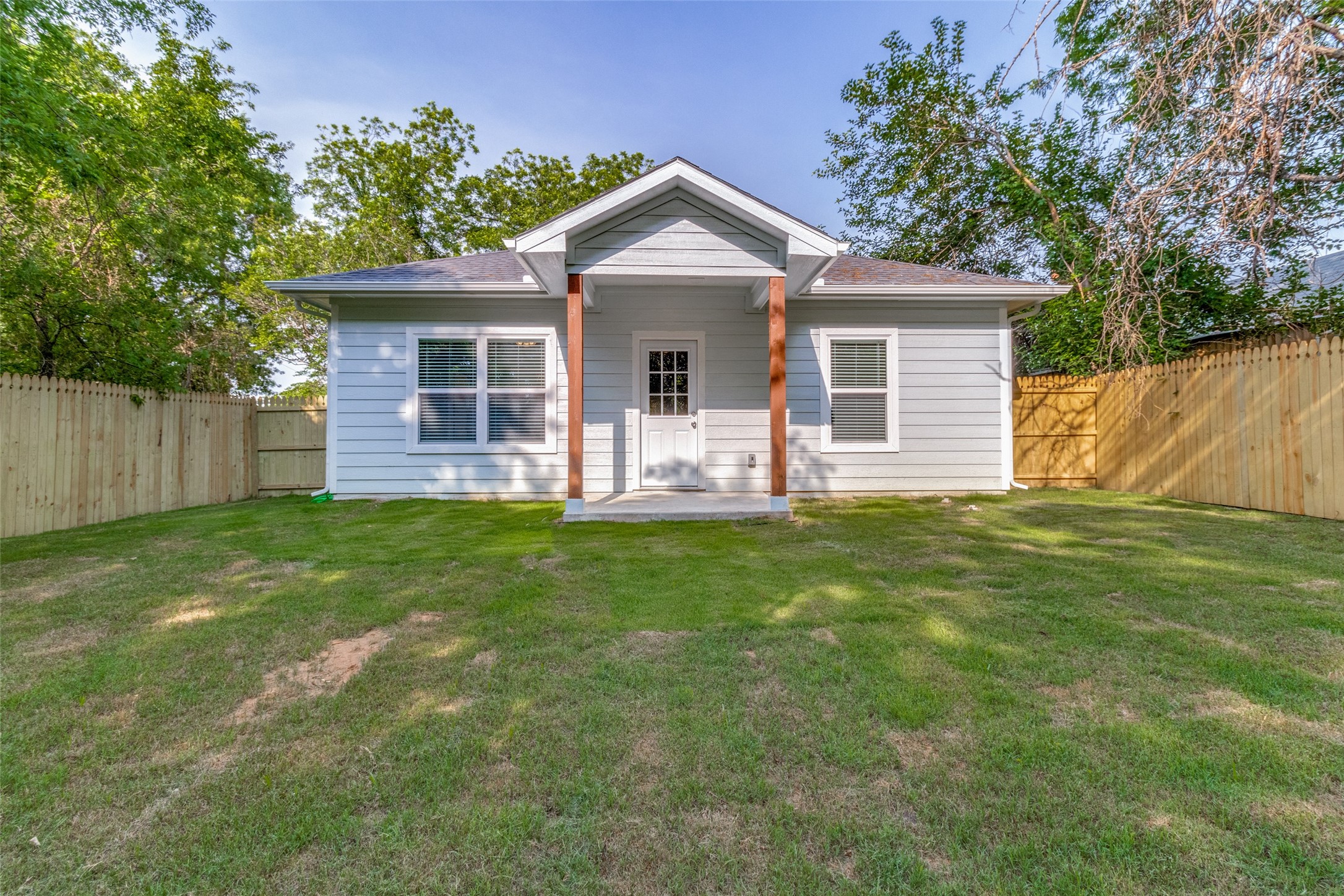 2017 S Montgomery Street Sherman TX 75090