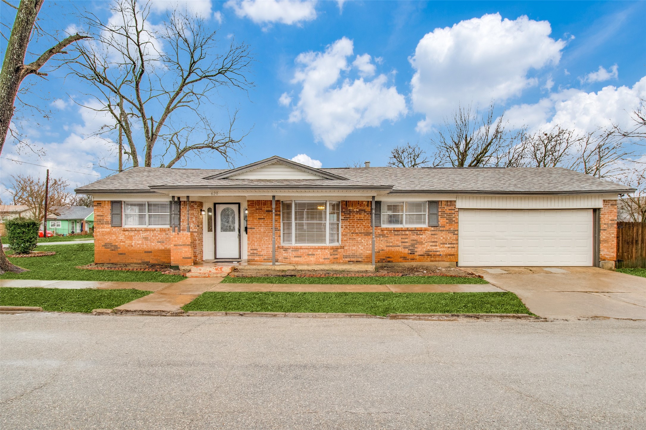 822 N Throckmorton Street Sherman TX 75090
