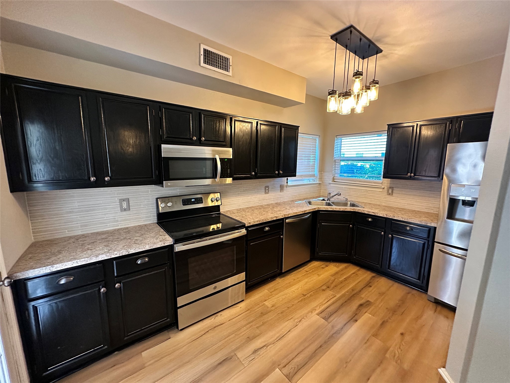 2502 Orangegrove Circle Arlington TX 76006