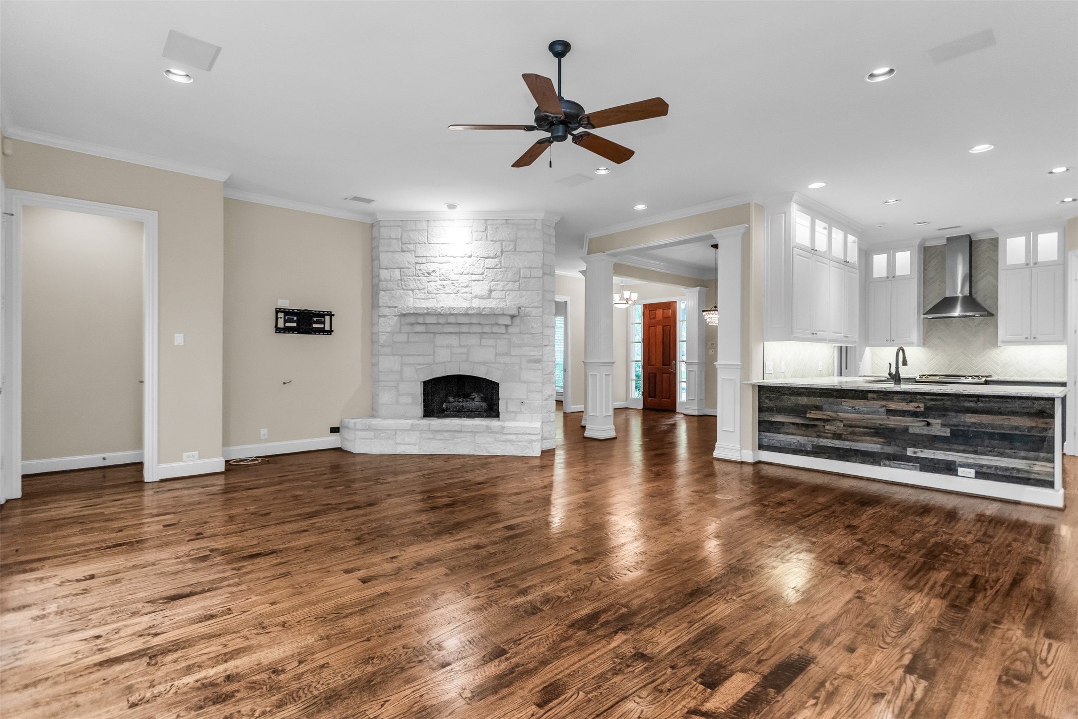 1210 Creekwood Drive Garland TX 75044