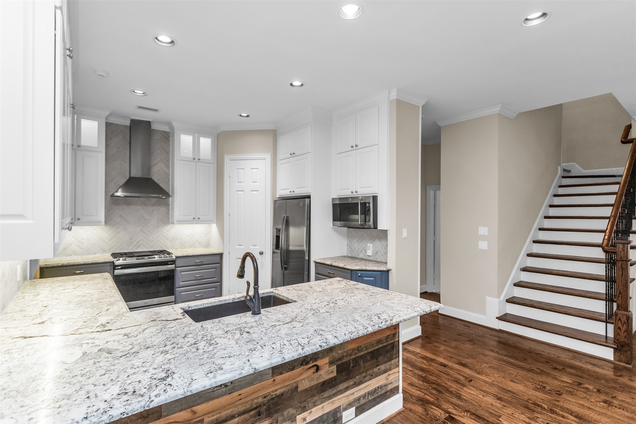 1210 Creekwood Drive Garland TX 75044