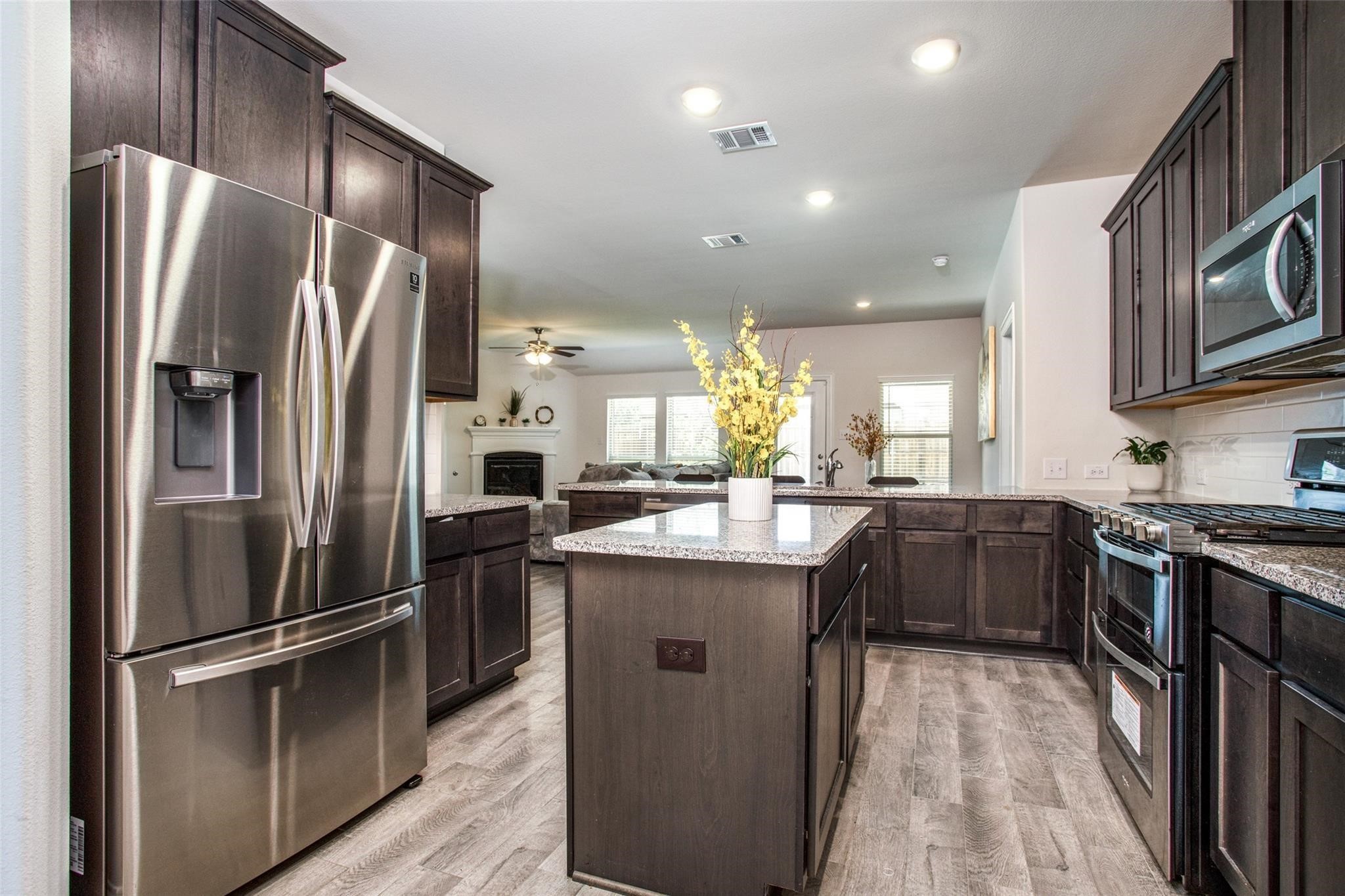 10716 Klondike Lane Aubrey TX 76227