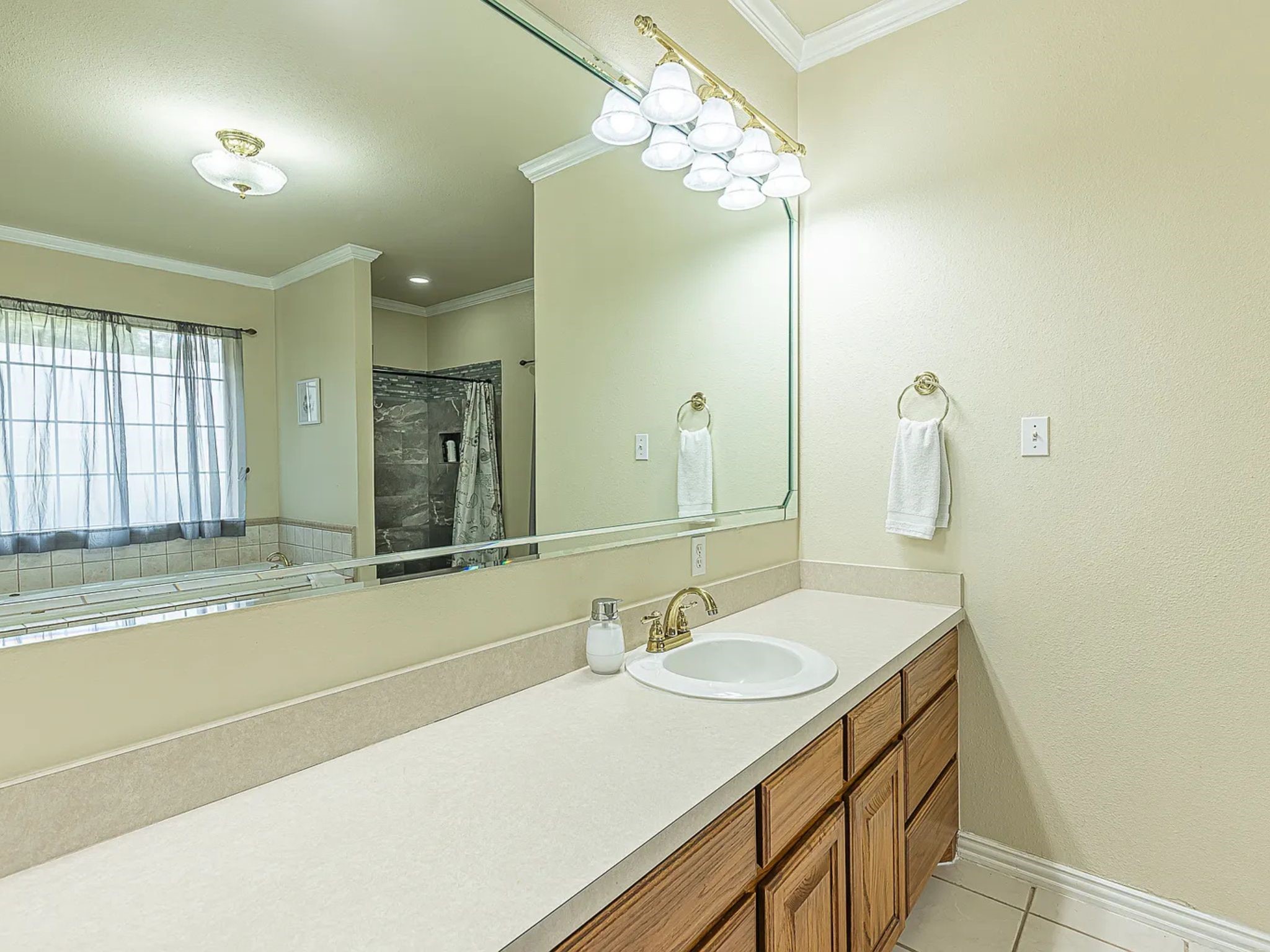 1606 S Hyde Park Avenue Denison TX 75020