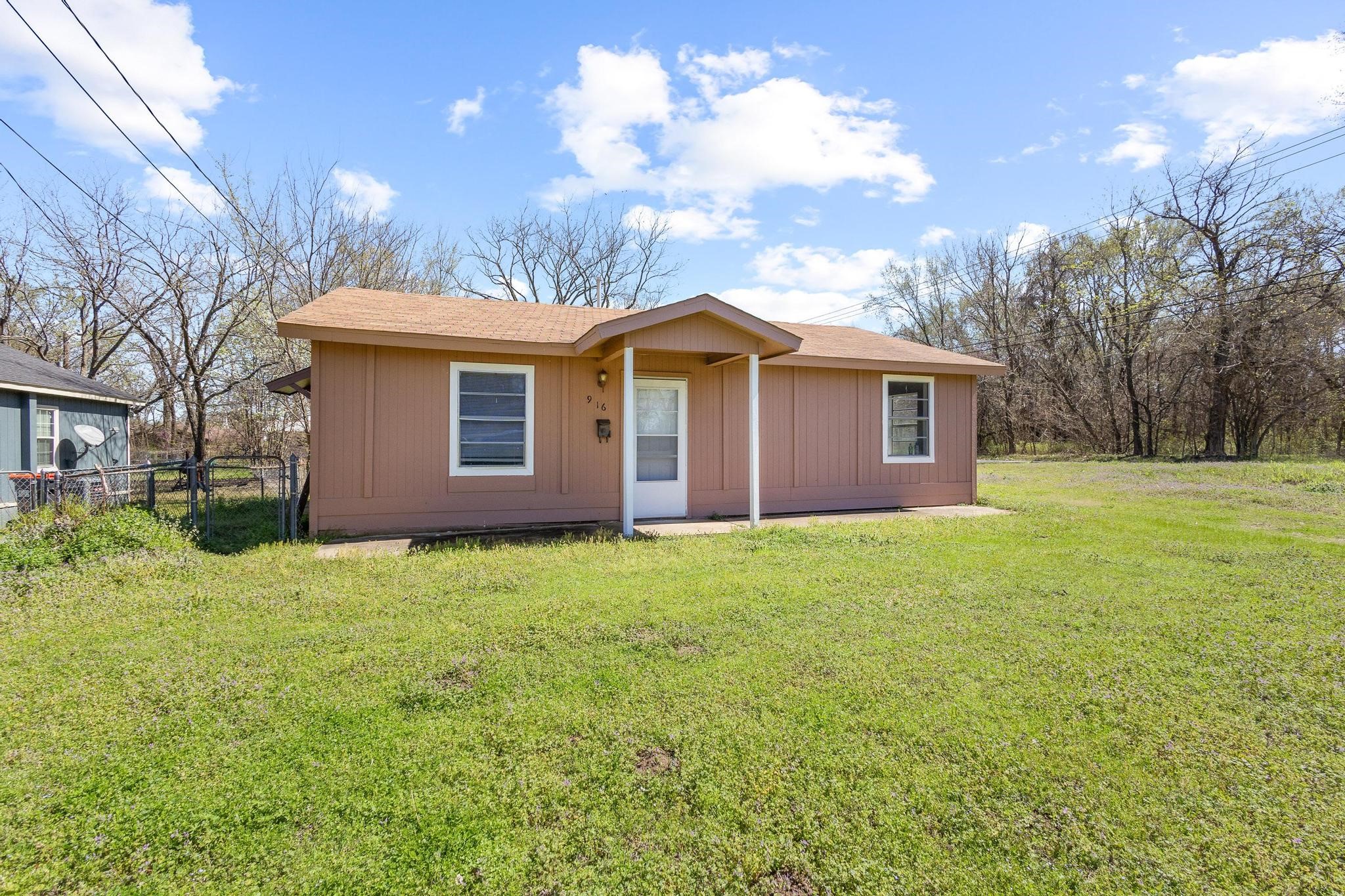 916 8th Street NW Paris TX 75460