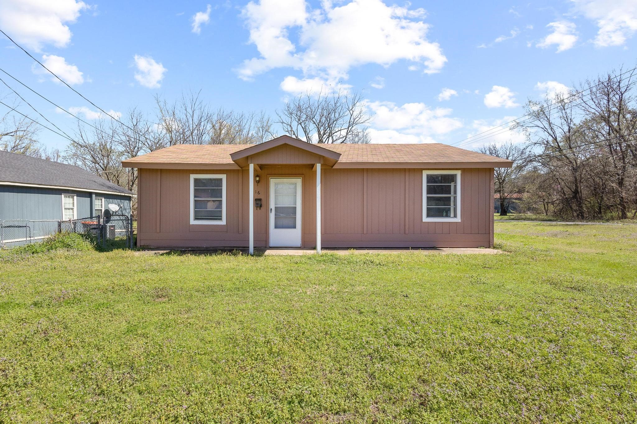 916 8th Street NW Paris TX 75460