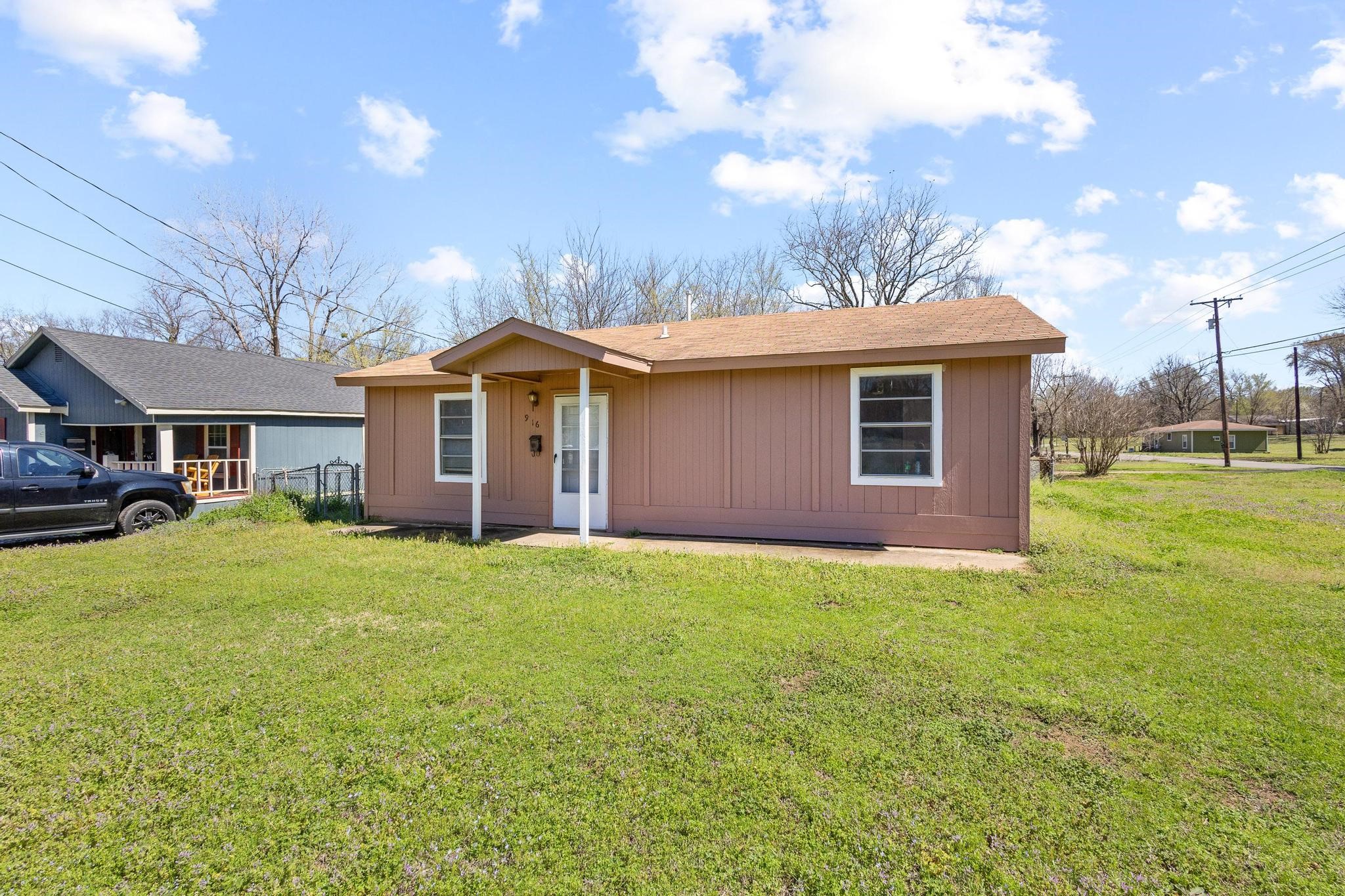 916 8th Street NW Paris TX 75460