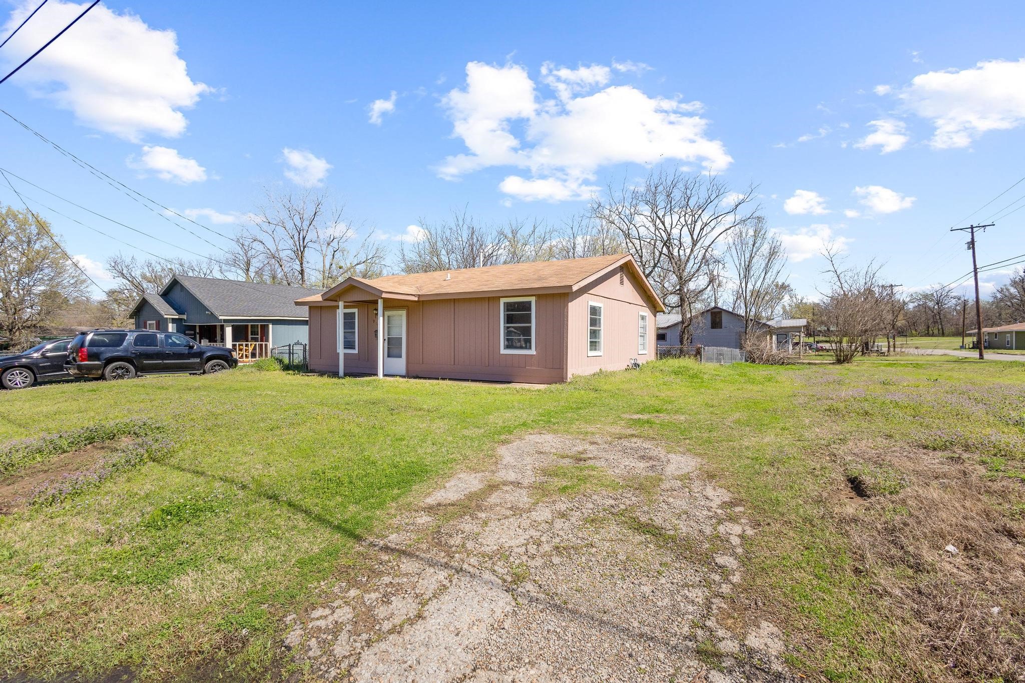 916 8th Street NW Paris TX 75460