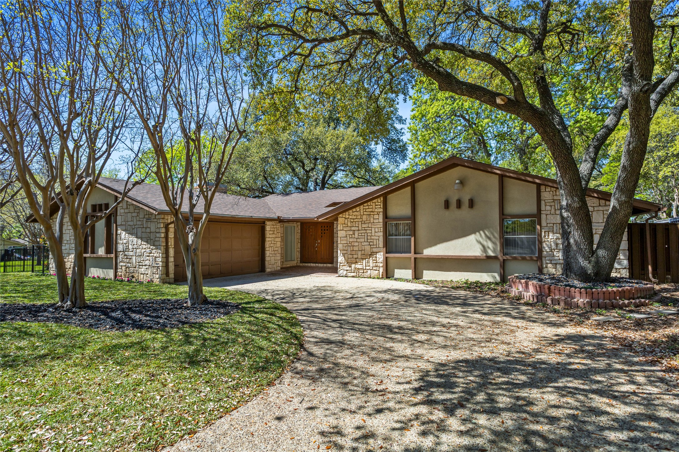 15721 Mapleview Circle Dallas TX 75248