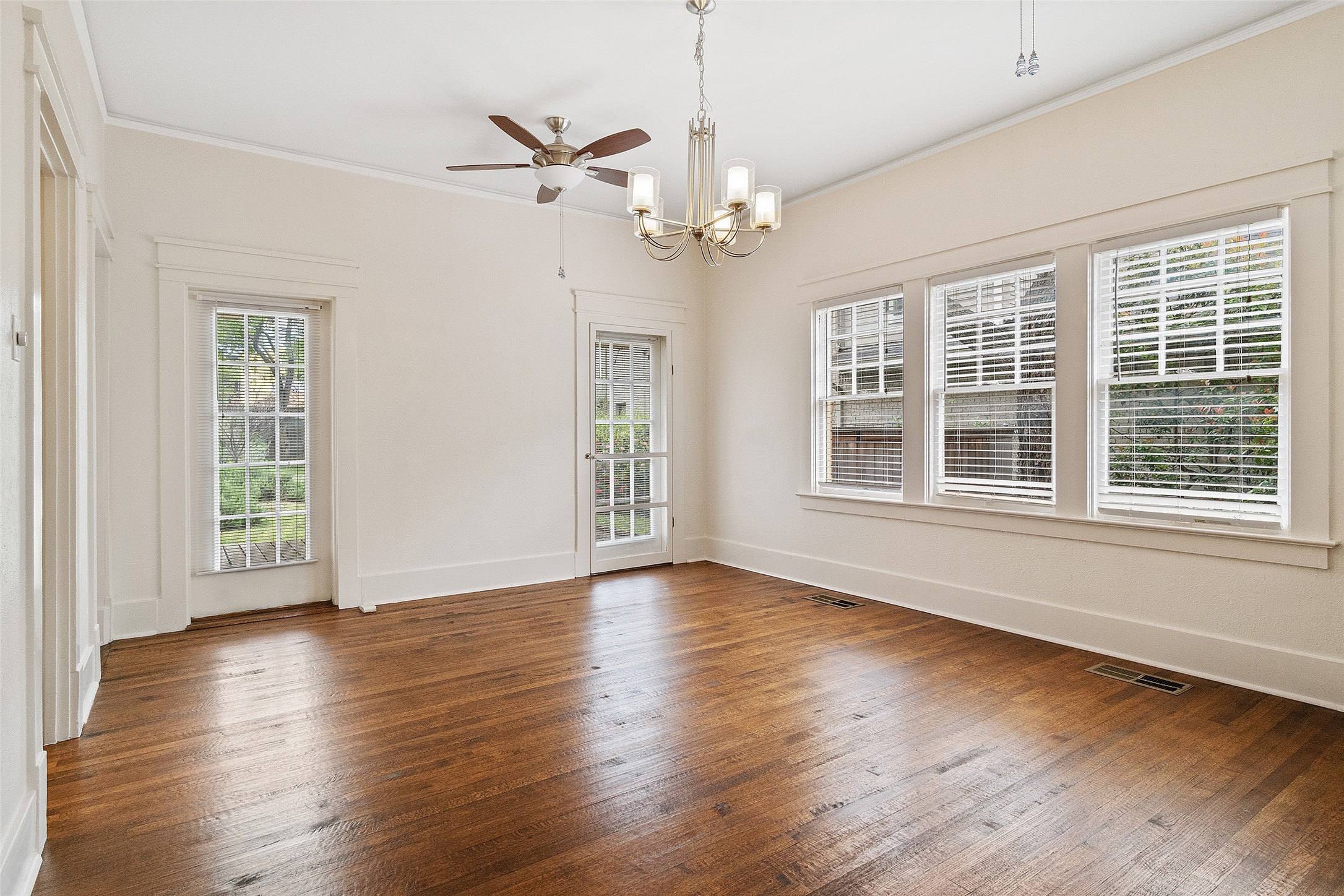 4313 Avondale Avenue Dallas TX 75219