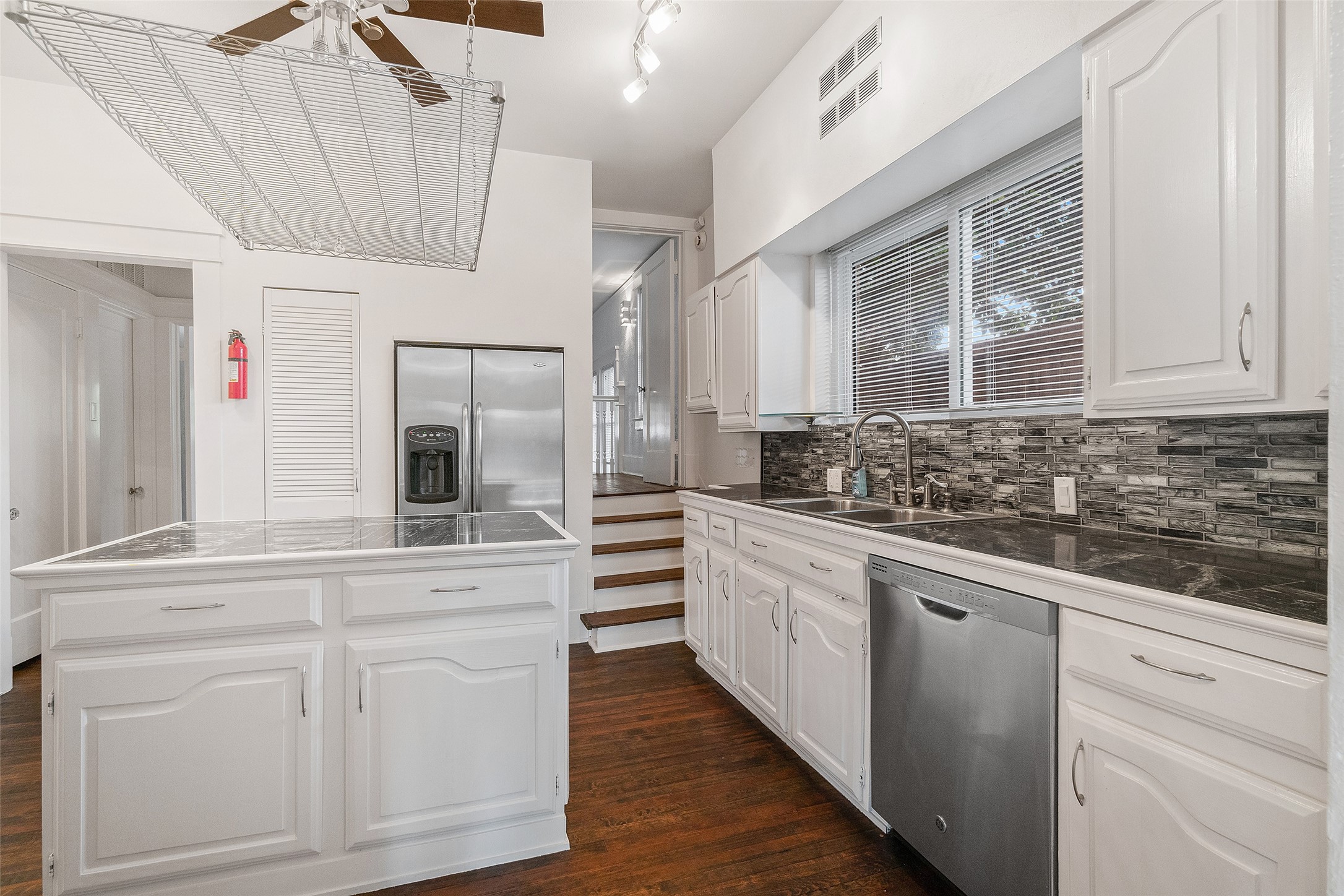 4313 Avondale Avenue Dallas TX 75219